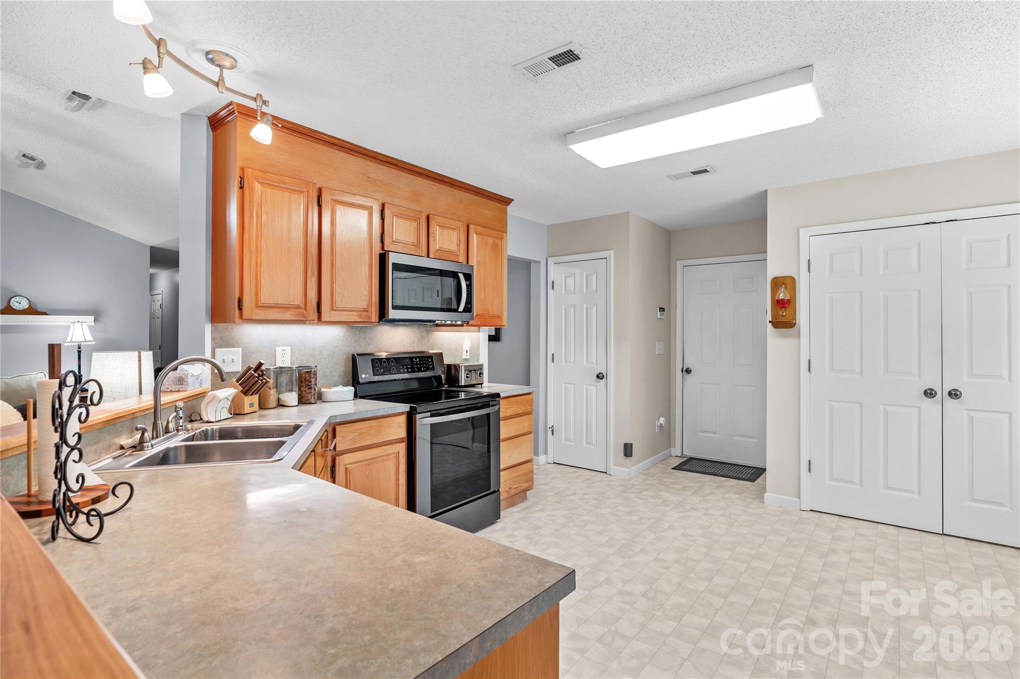 104 Parkers Grove Lane Property Photo 8
