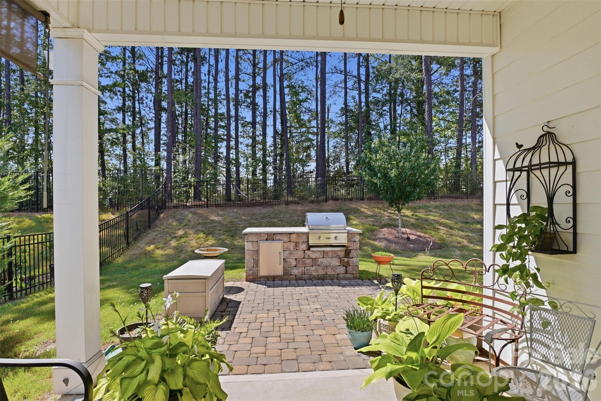 141 Rhuidean Court Property Photo 6