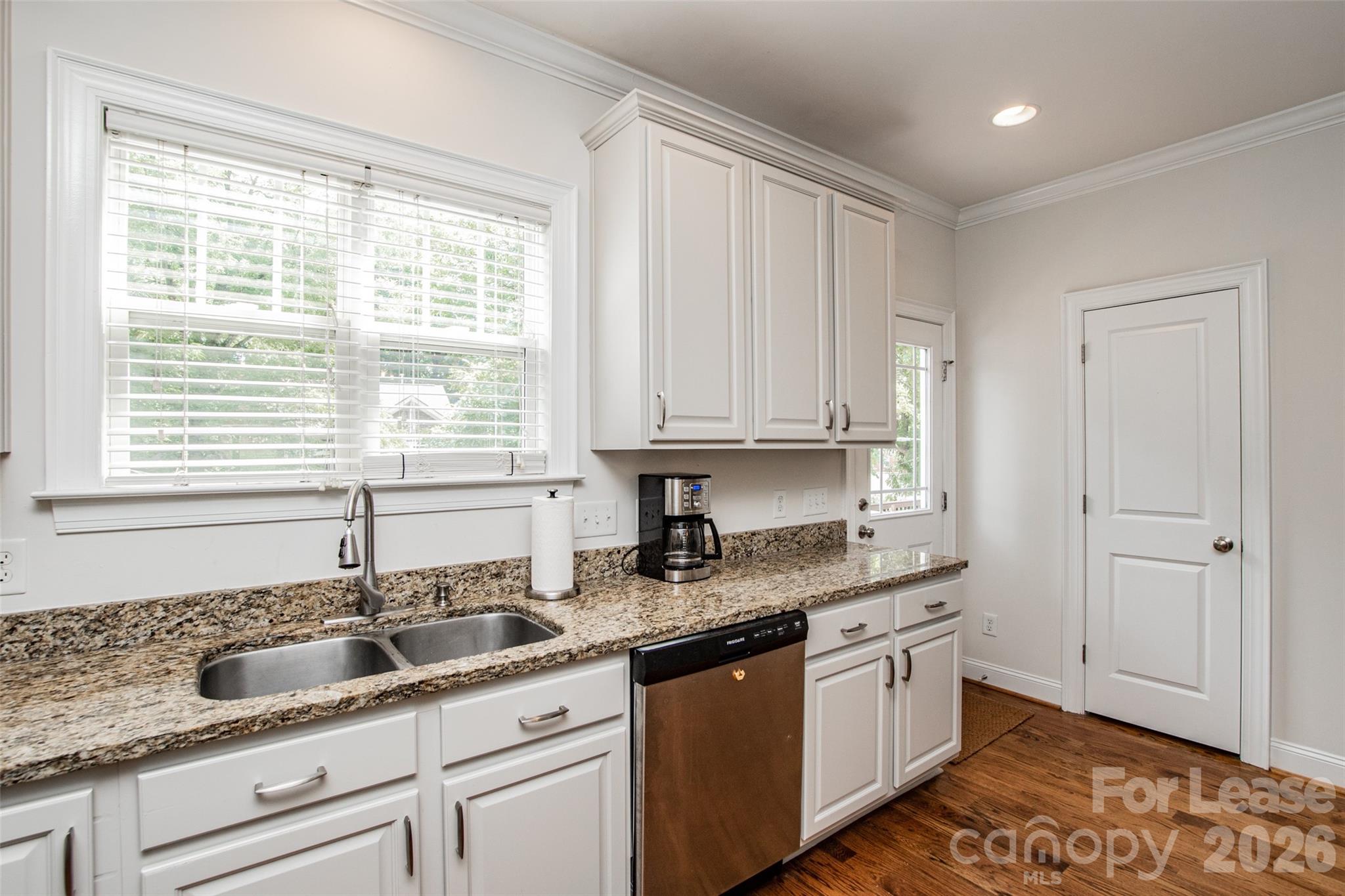 315 Woodvale Place Property Photo 11