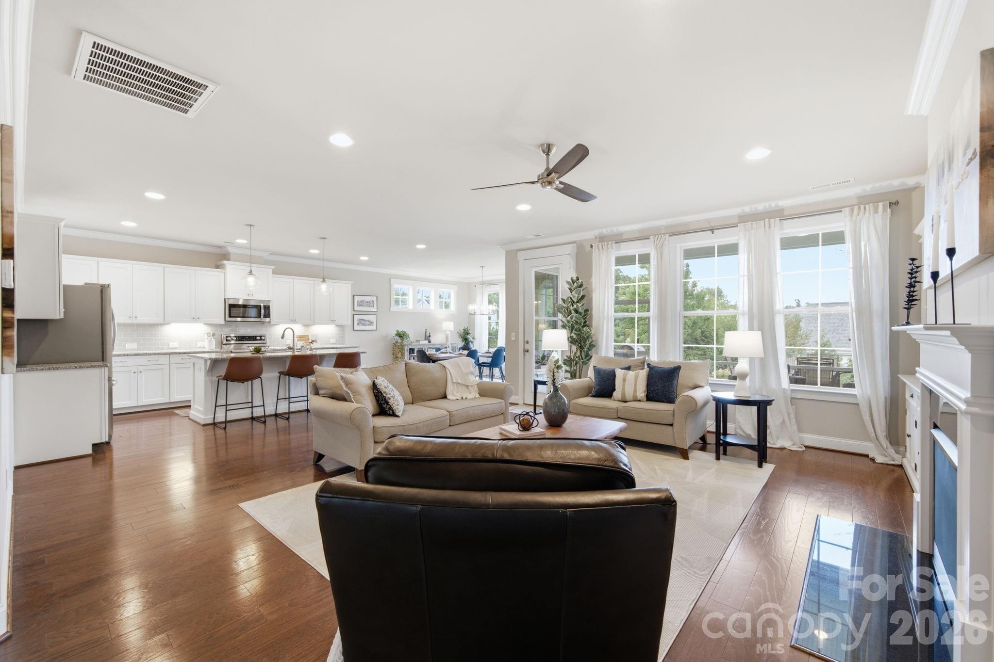 1012 Overlake Drive Property Photo 8