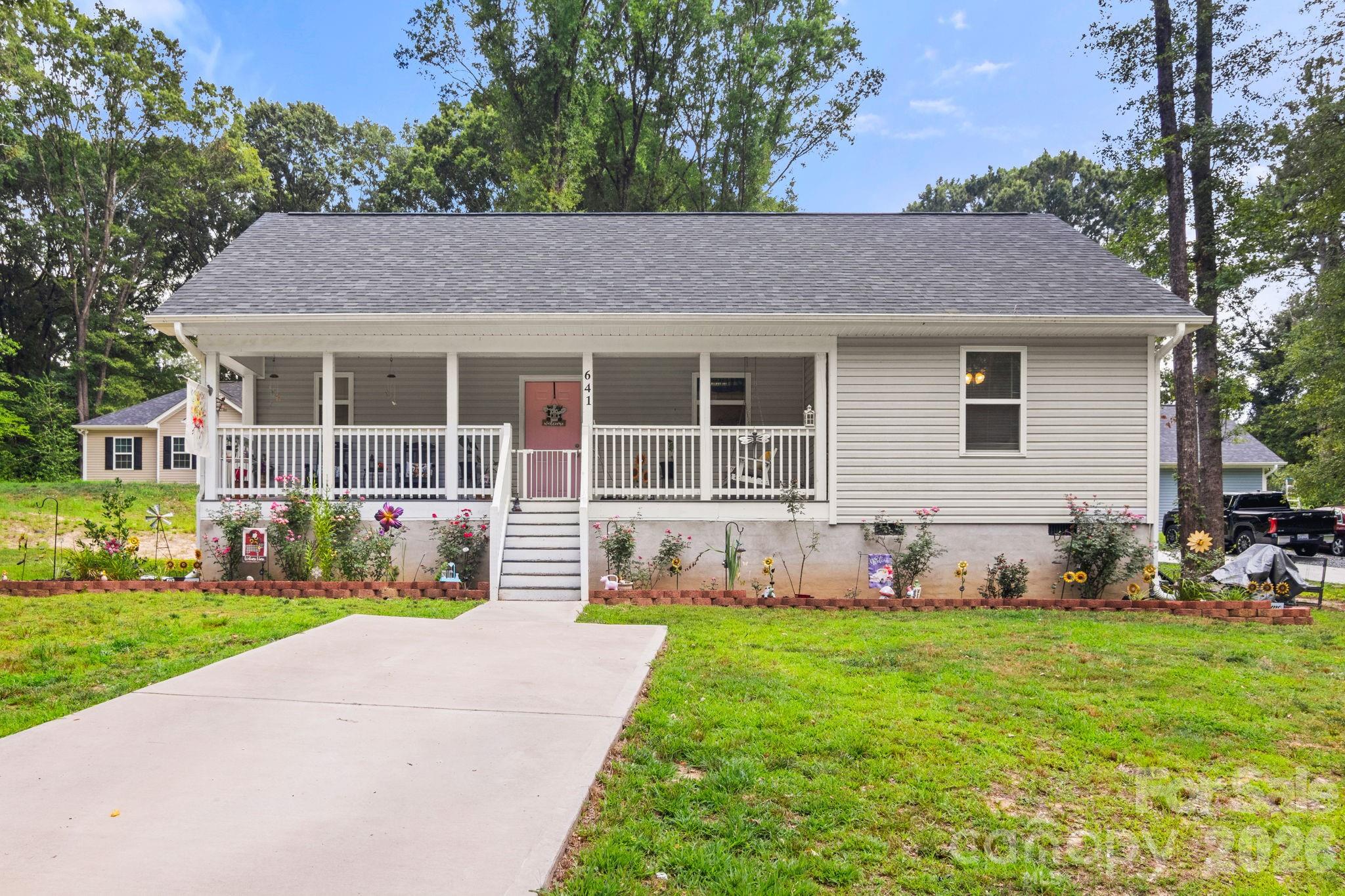 641 Johns Lane Property Photo 4