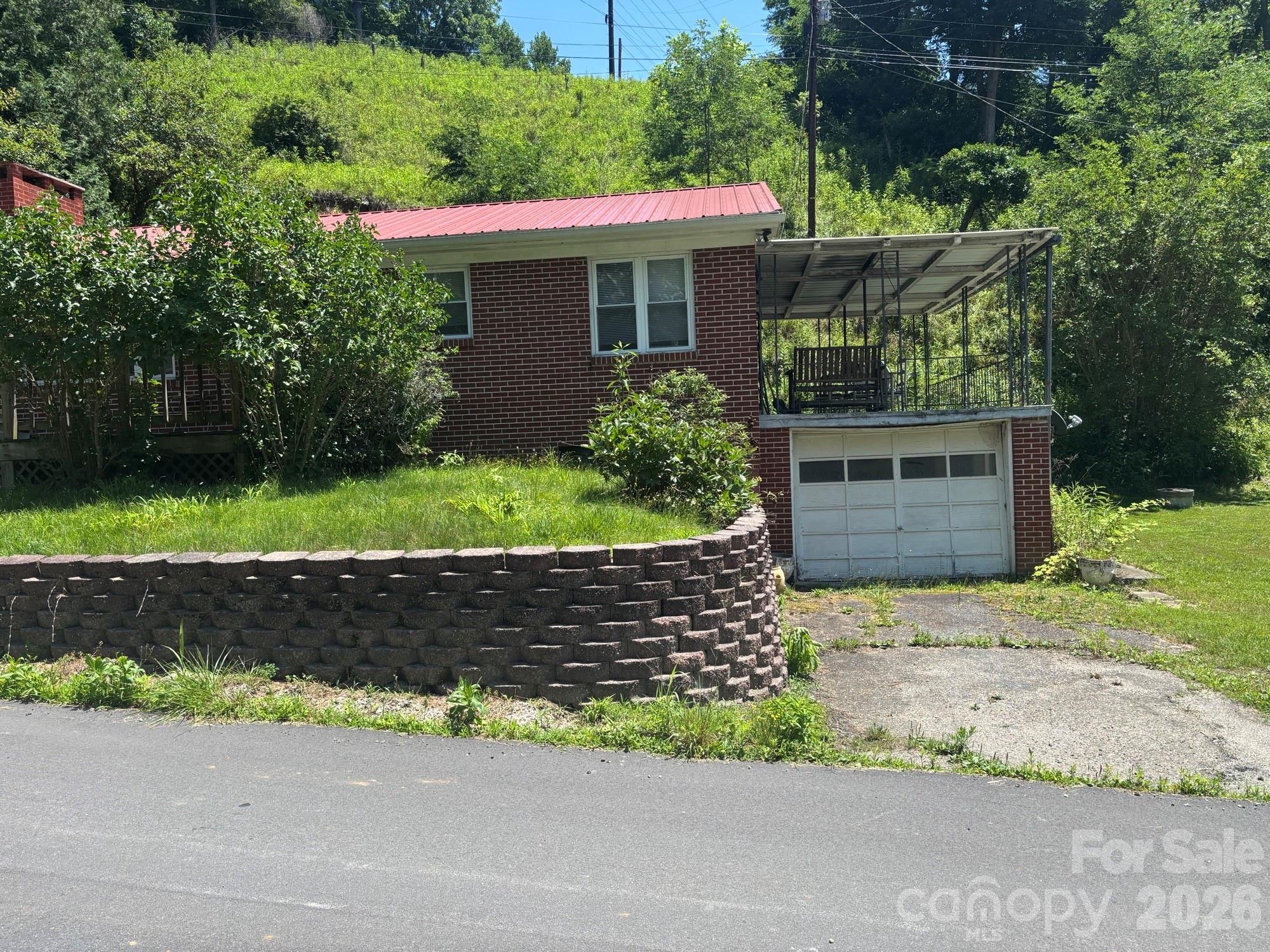 637 Toe Cane Road Property Photo 2