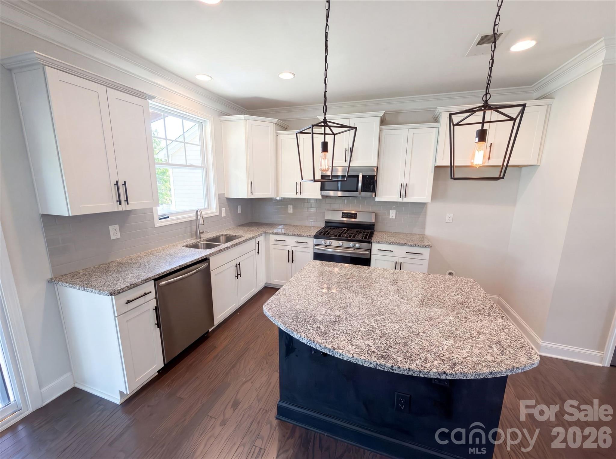 7020 Chrysanthemum Road Property Photo 2