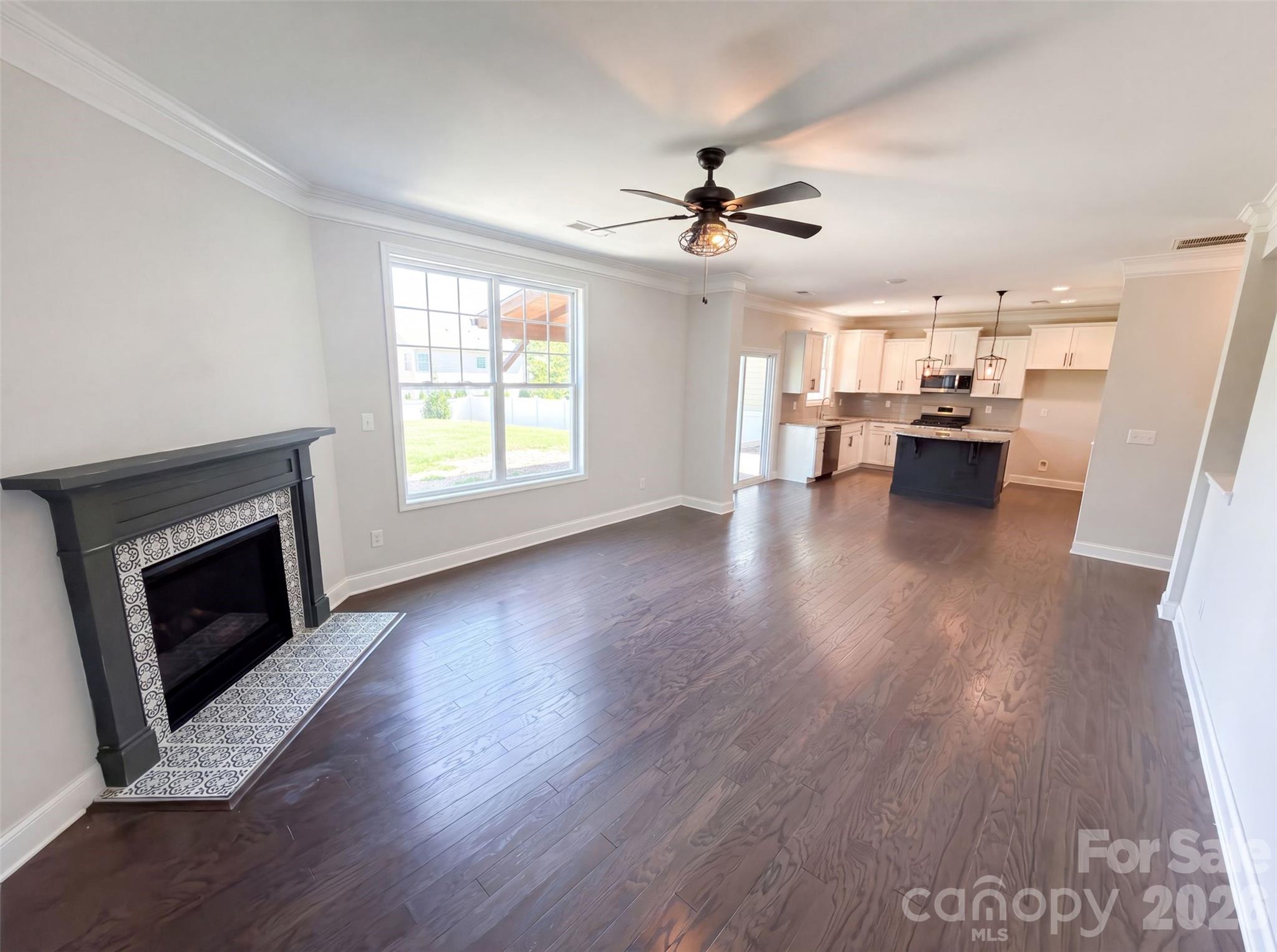 7020 Chrysanthemum Road Property Photo 3