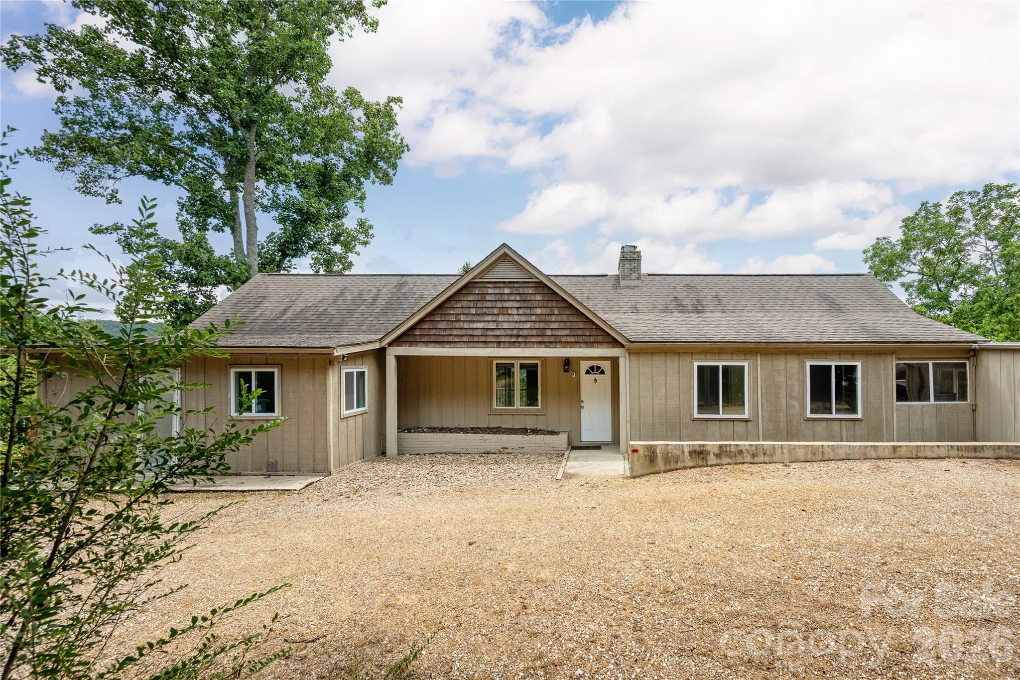 811 Town Mountain Road Property Photo 1