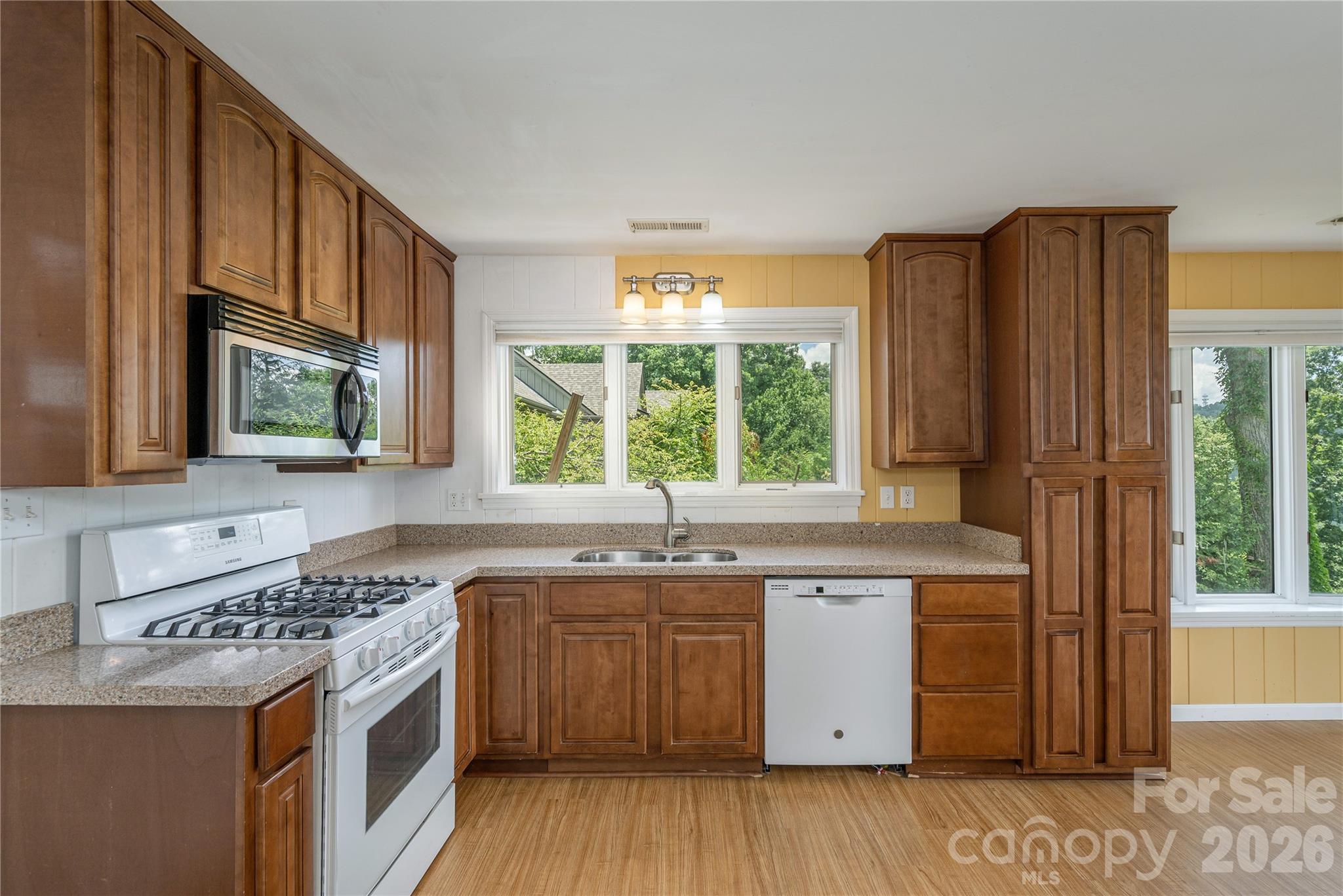 811 Town Mountain Road Property Photo 10