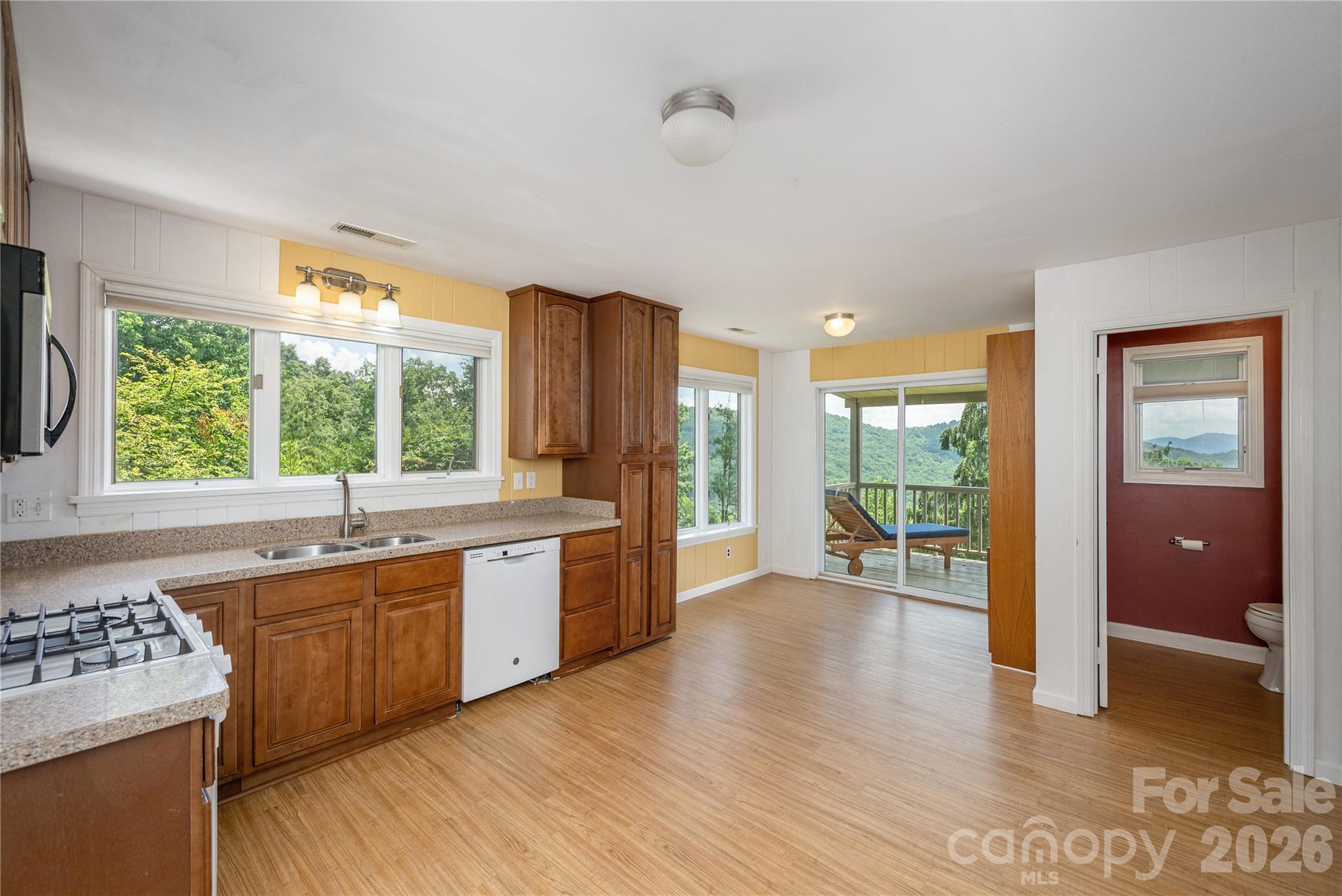 811 Town Mountain Road Property Photo 12
