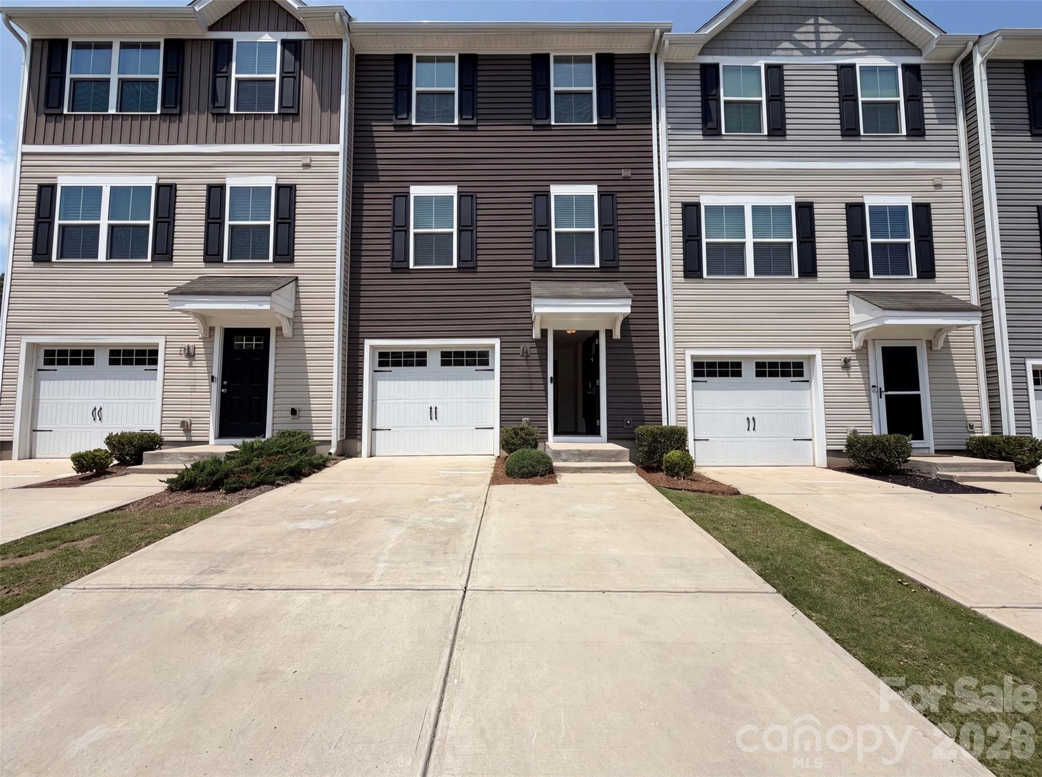 923 Taybyn Road Property Photo 1