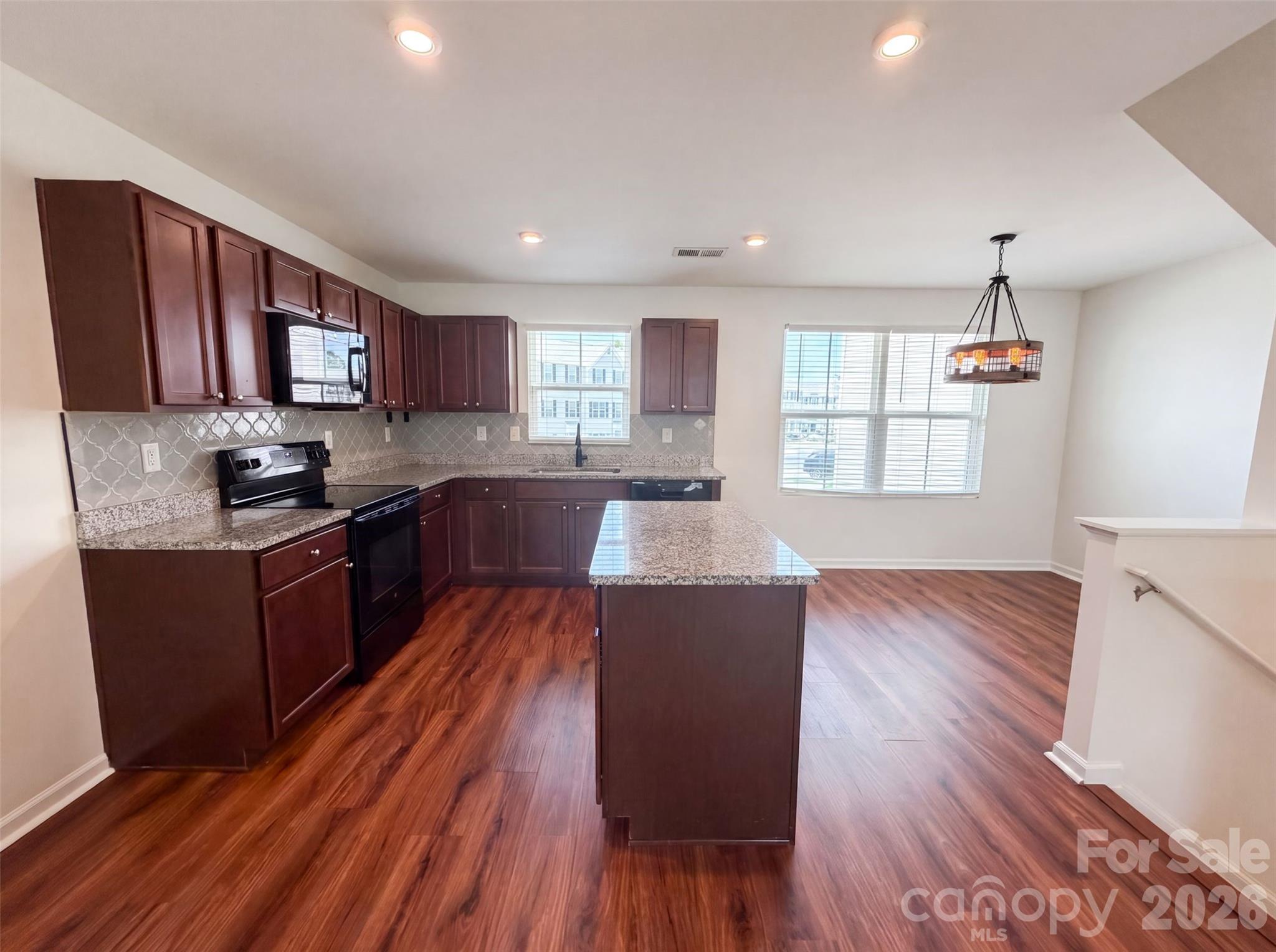 923 Taybyn Road Property Photo 2