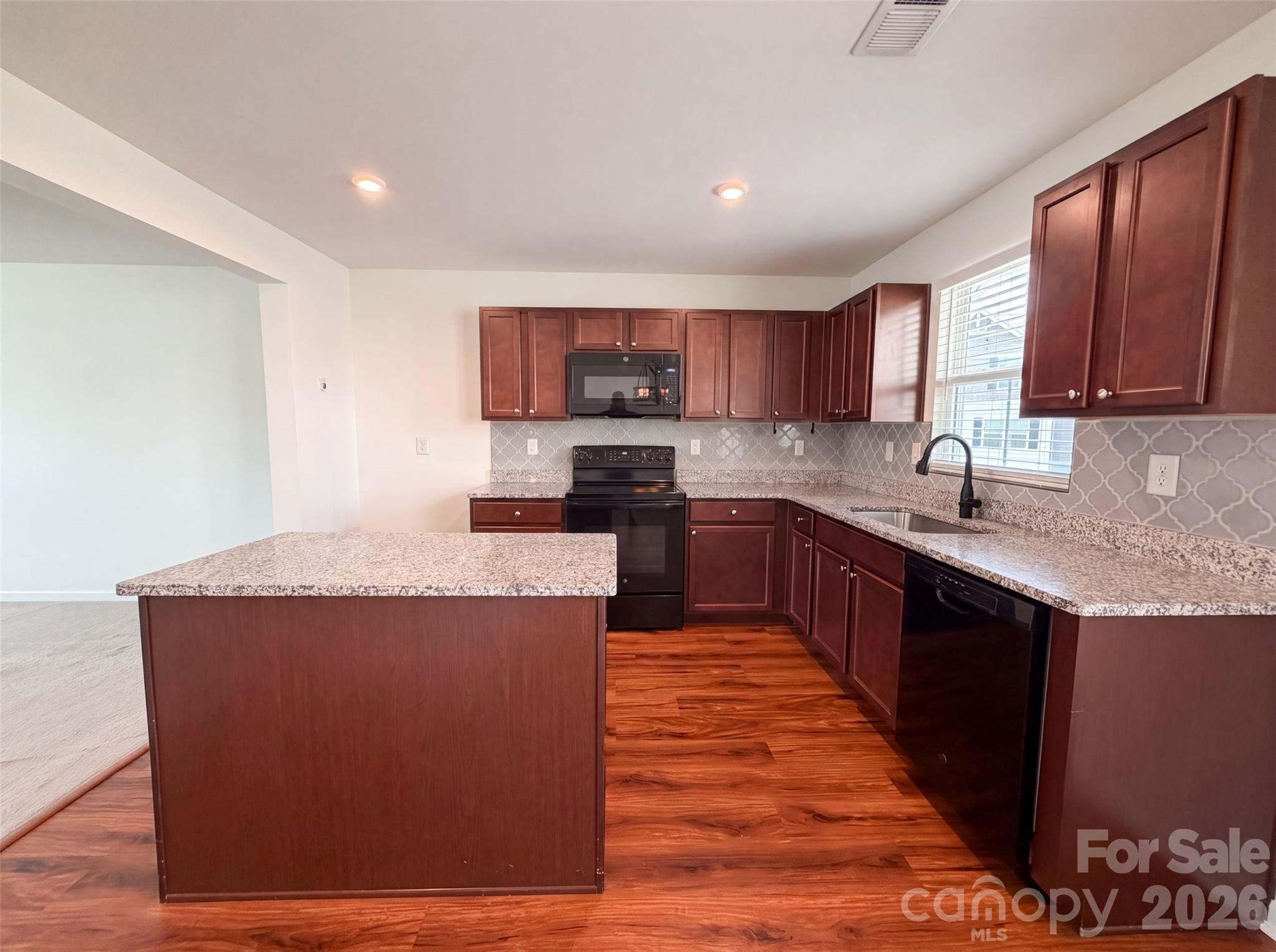 923 Taybyn Road Property Photo 3