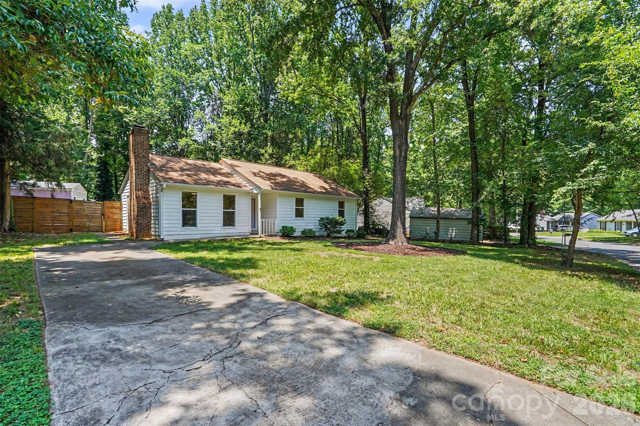 5301 Great Wagon Road Property Photo 1