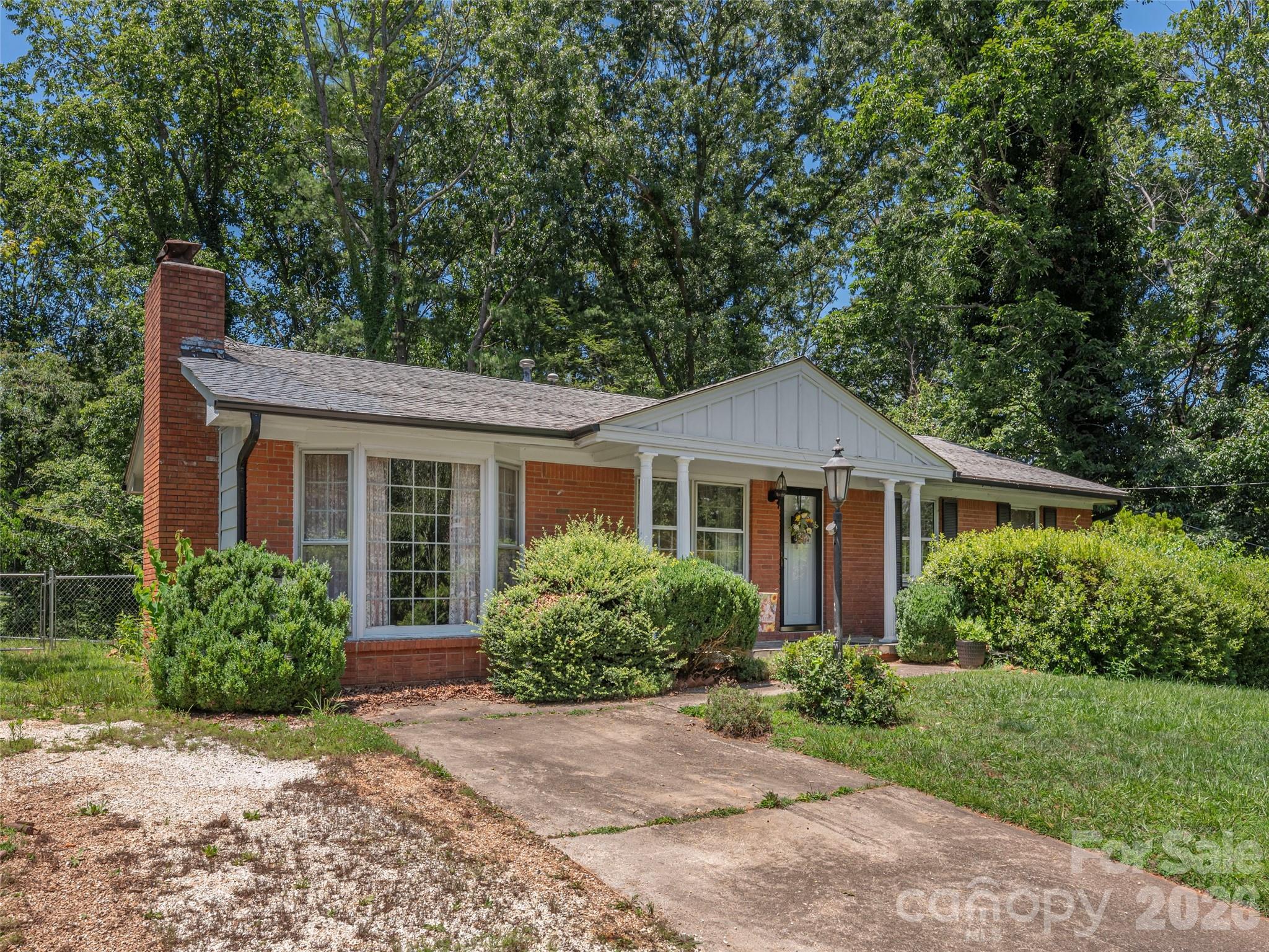 25 Laurel Park Drive Property Photo 1