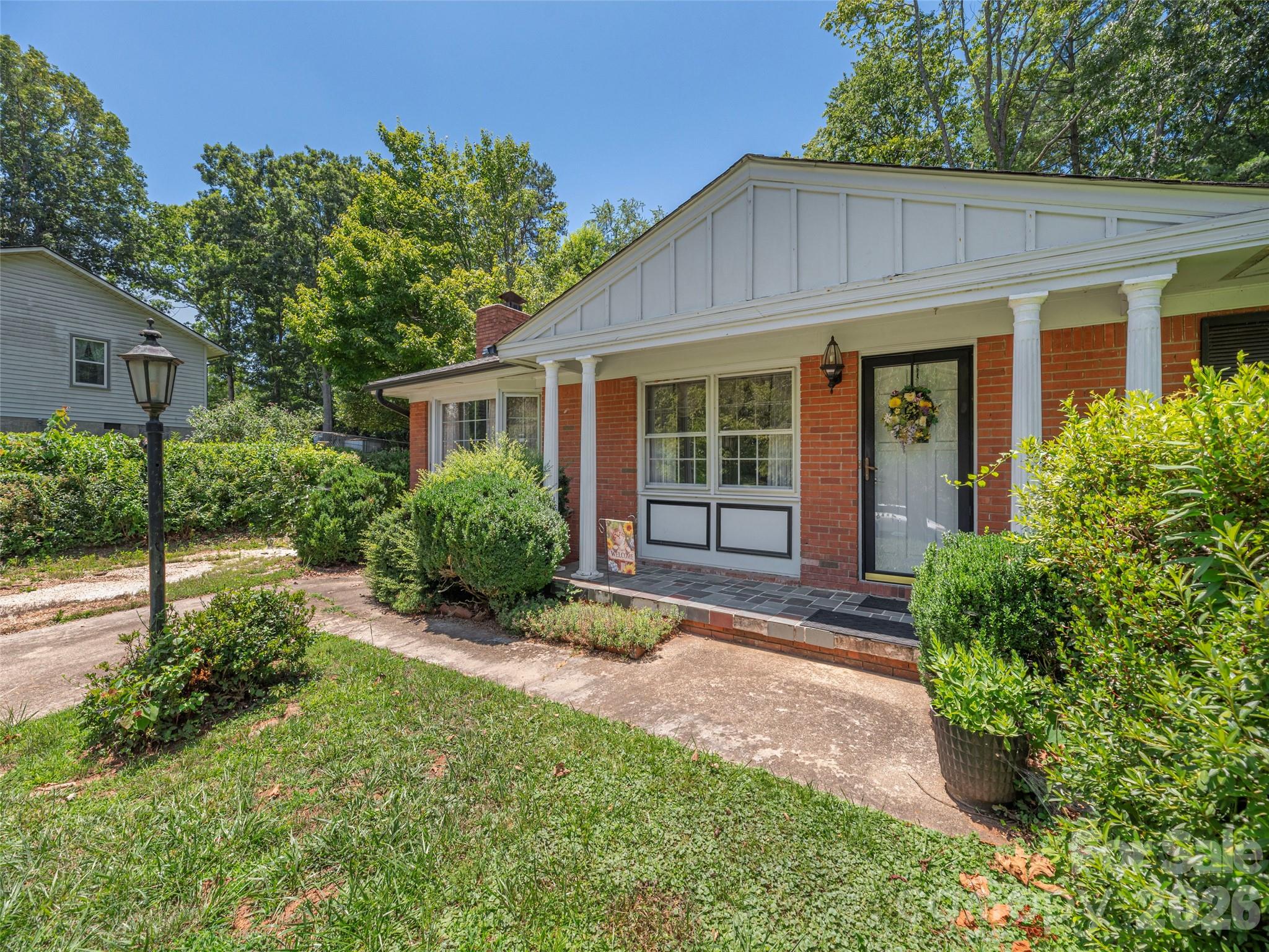 25 Laurel Park Drive Property Photo 2