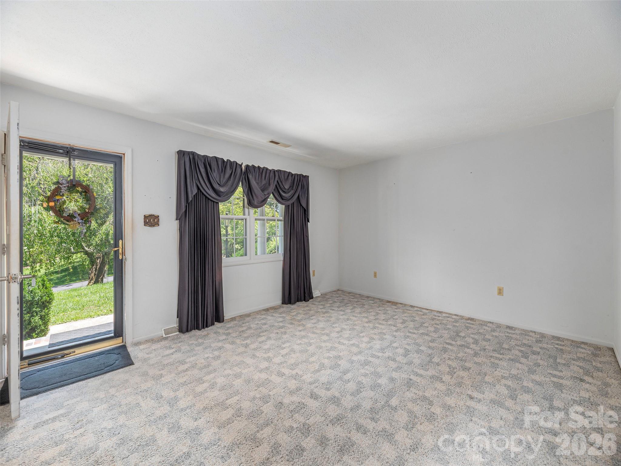 25 Laurel Park Drive Property Photo 3