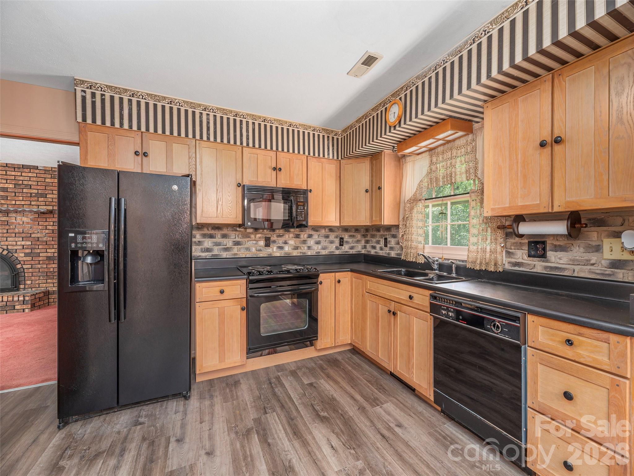 25 Laurel Park Drive Property Photo 6