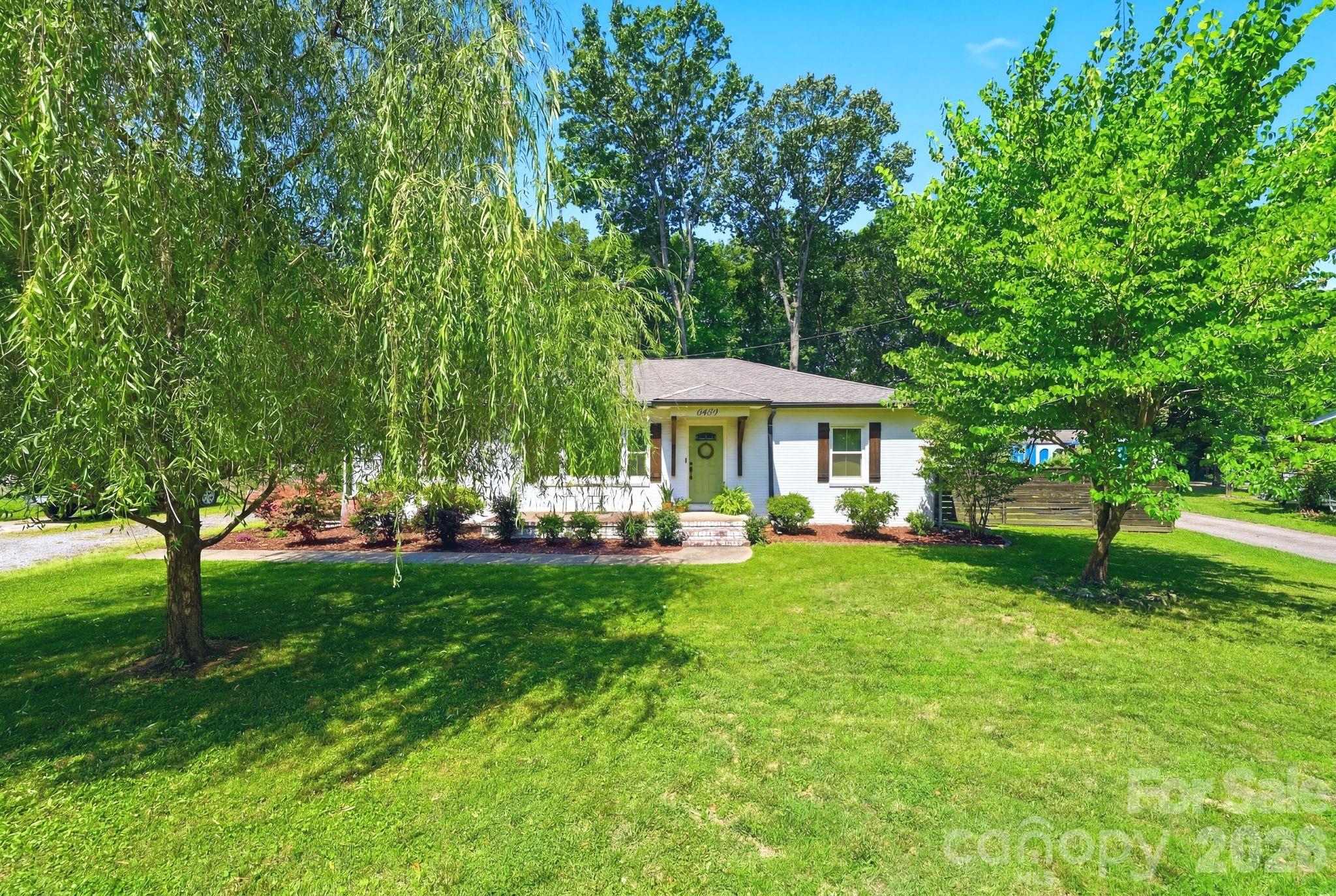 6409 Woodland Circle Property Photo 2
