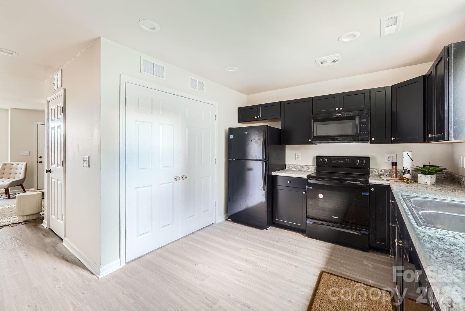 1610 Ct Brooks Circle Property Photo 14