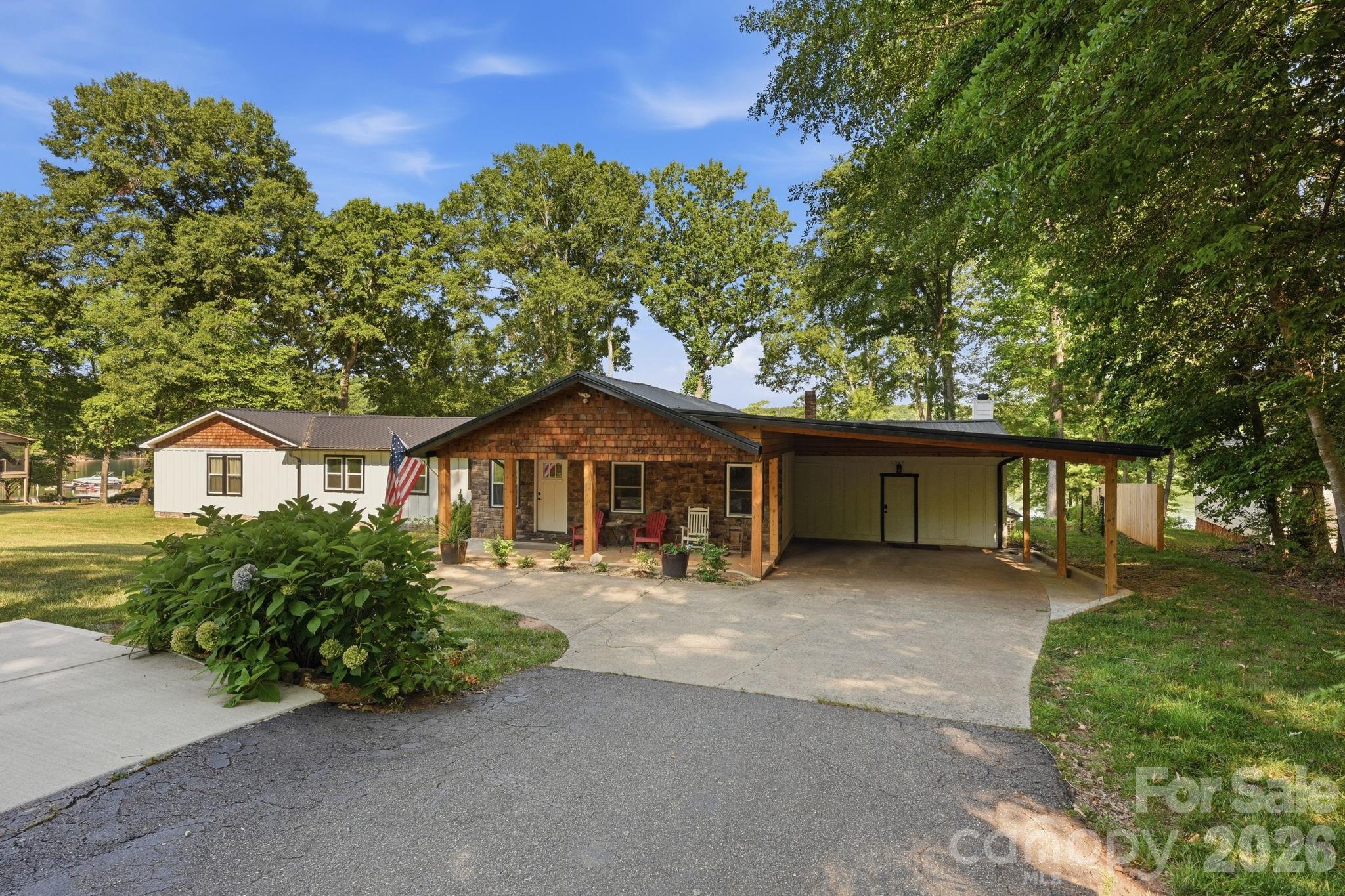 1367 Roundstone Road Property Photo 3