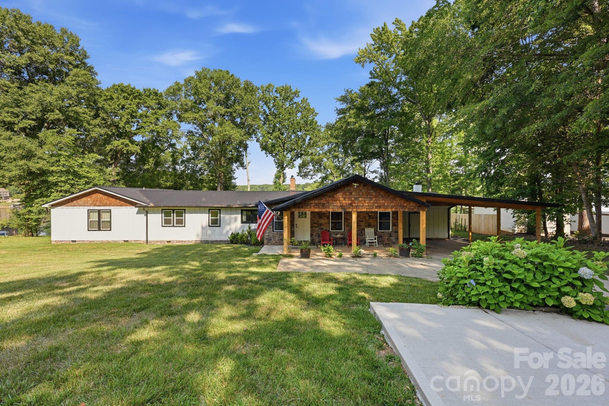1367 Roundstone Road Property Photo 4
