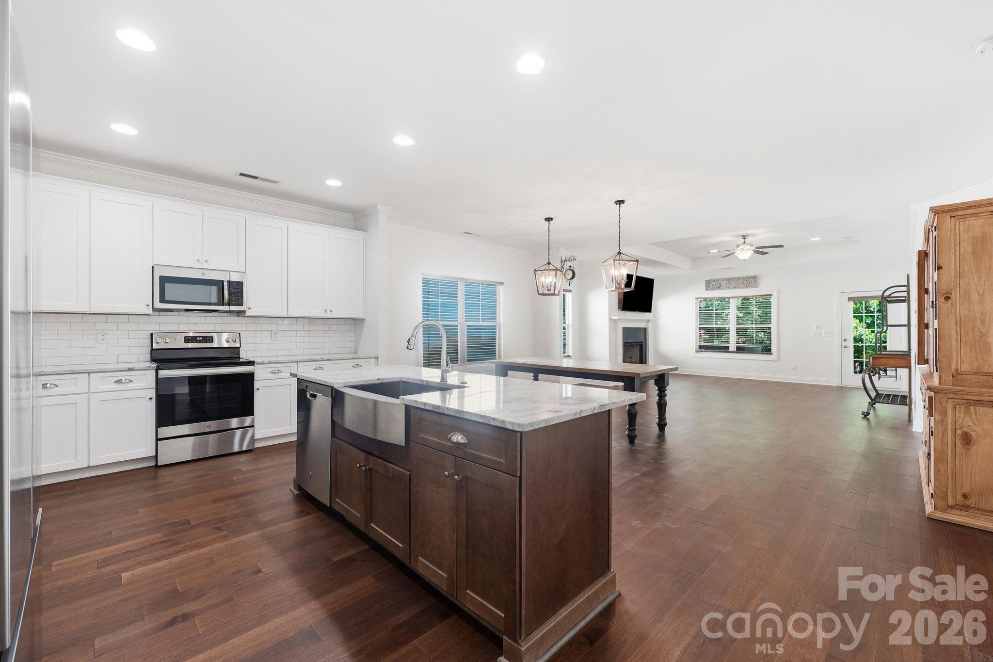 2612 Poplar Cove Drive Property Photo 4