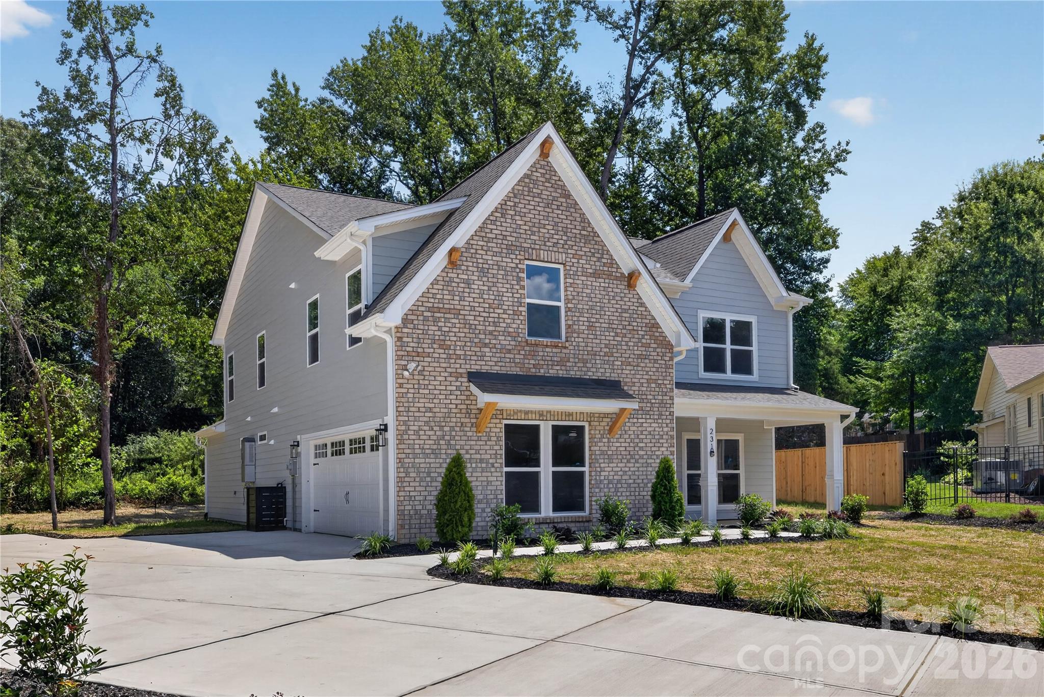 2316 Chateau Court Property Photo 1