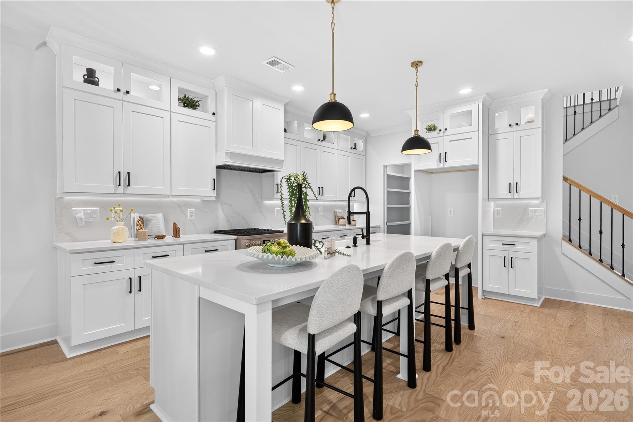 2316 Chateau Court Property Photo 3