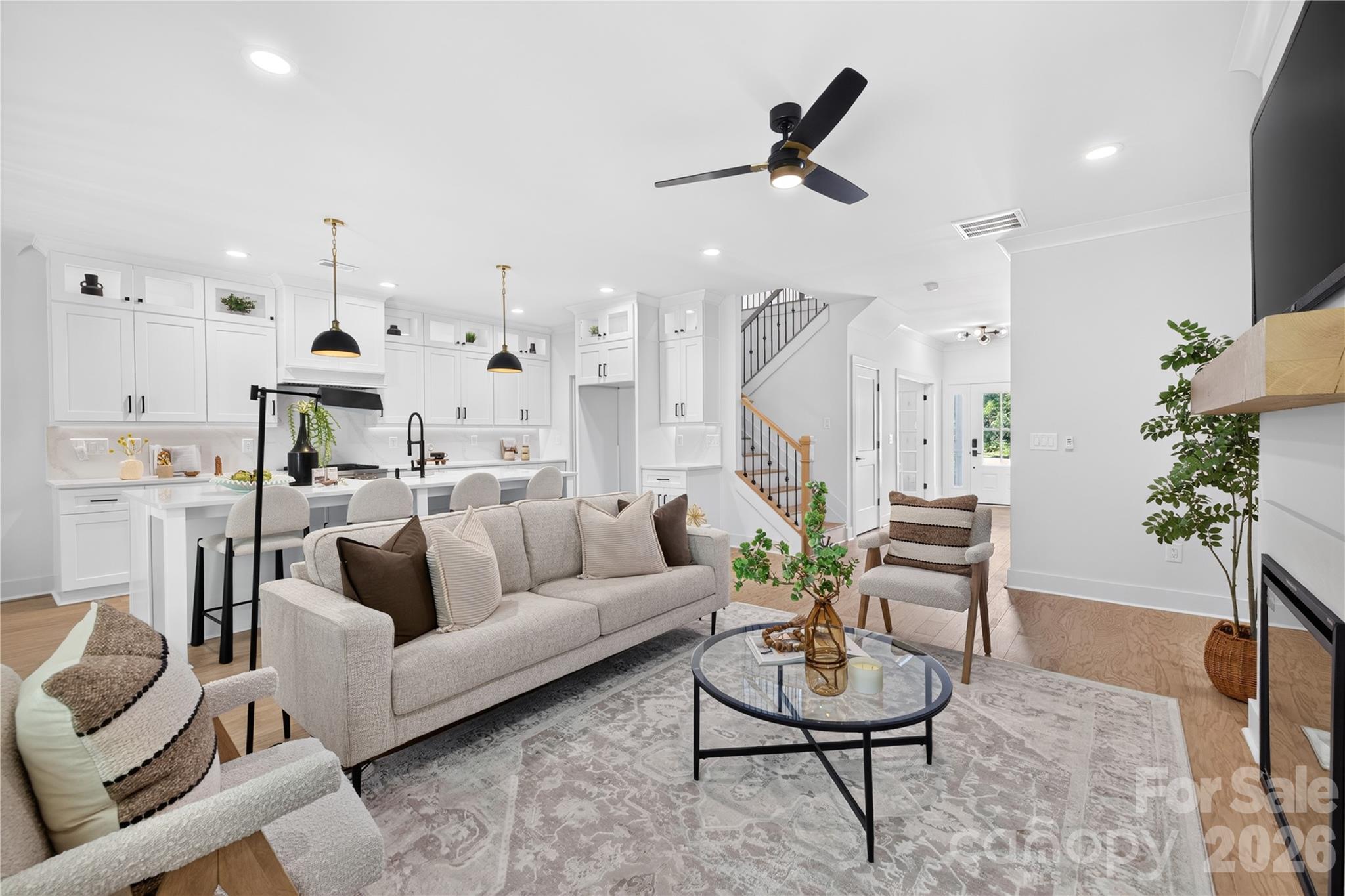 2316 Chateau Court Property Photo 4