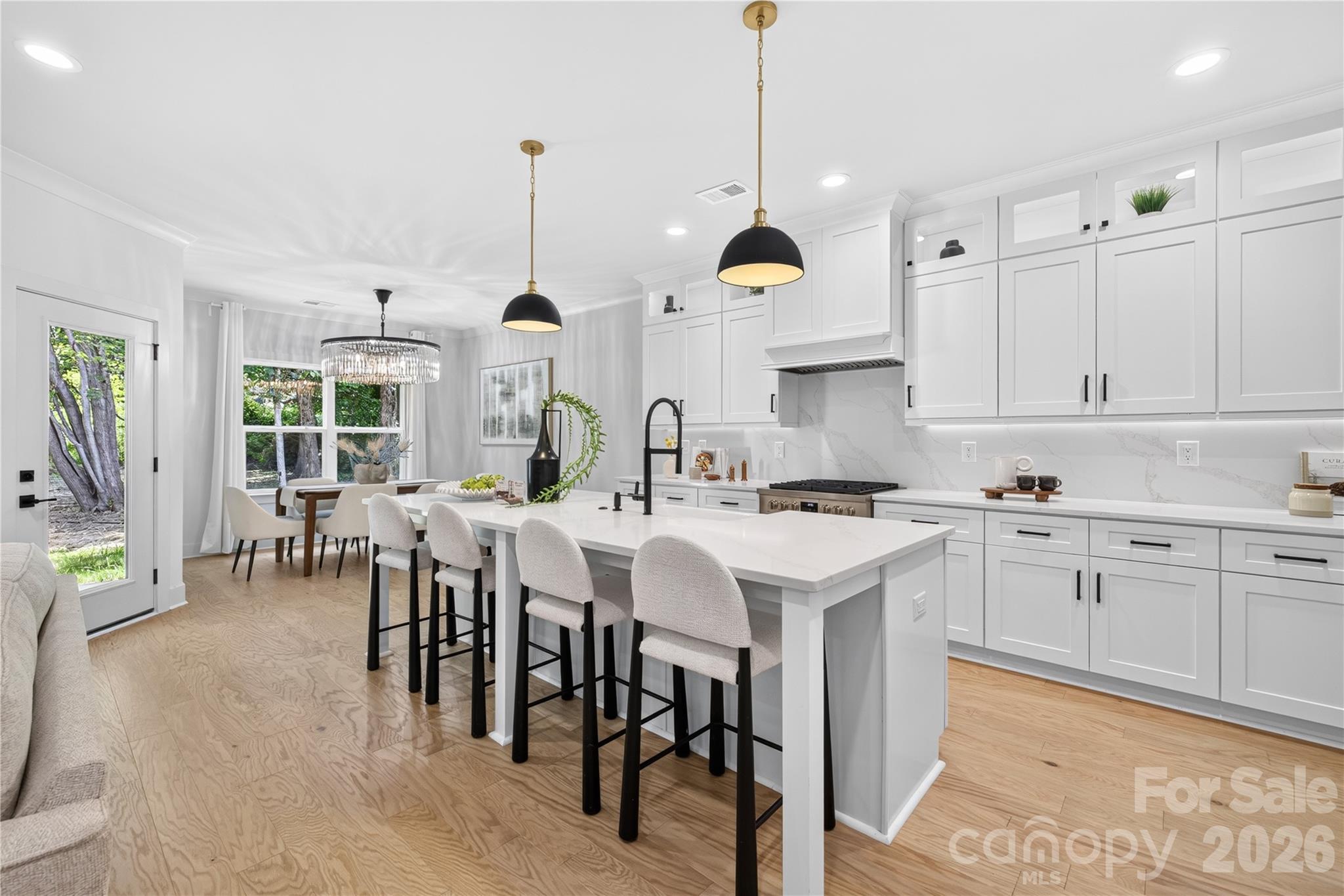2316 Chateau Court Property Photo 5