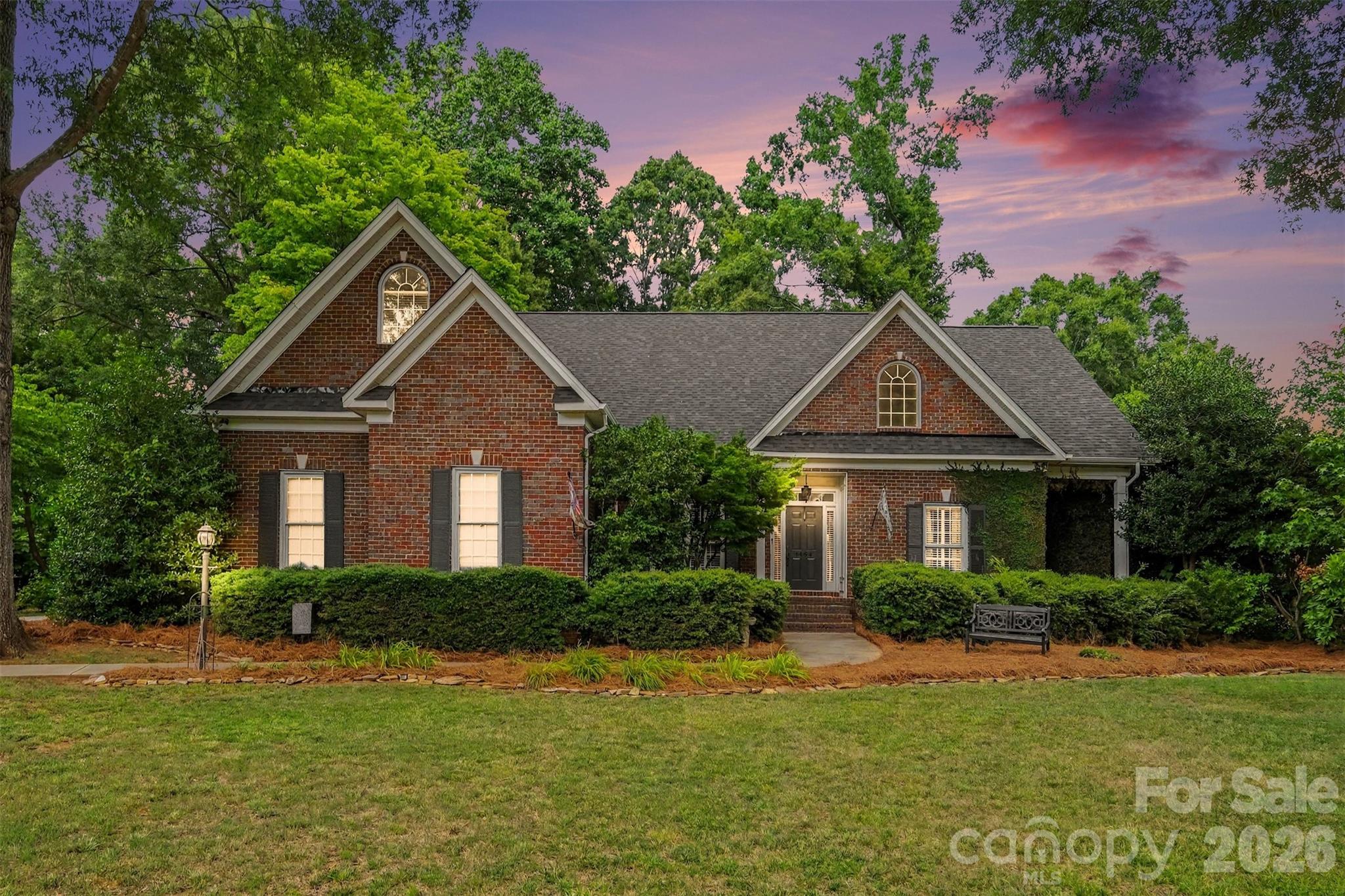 1484 Summit View Drive Property Photo 1
