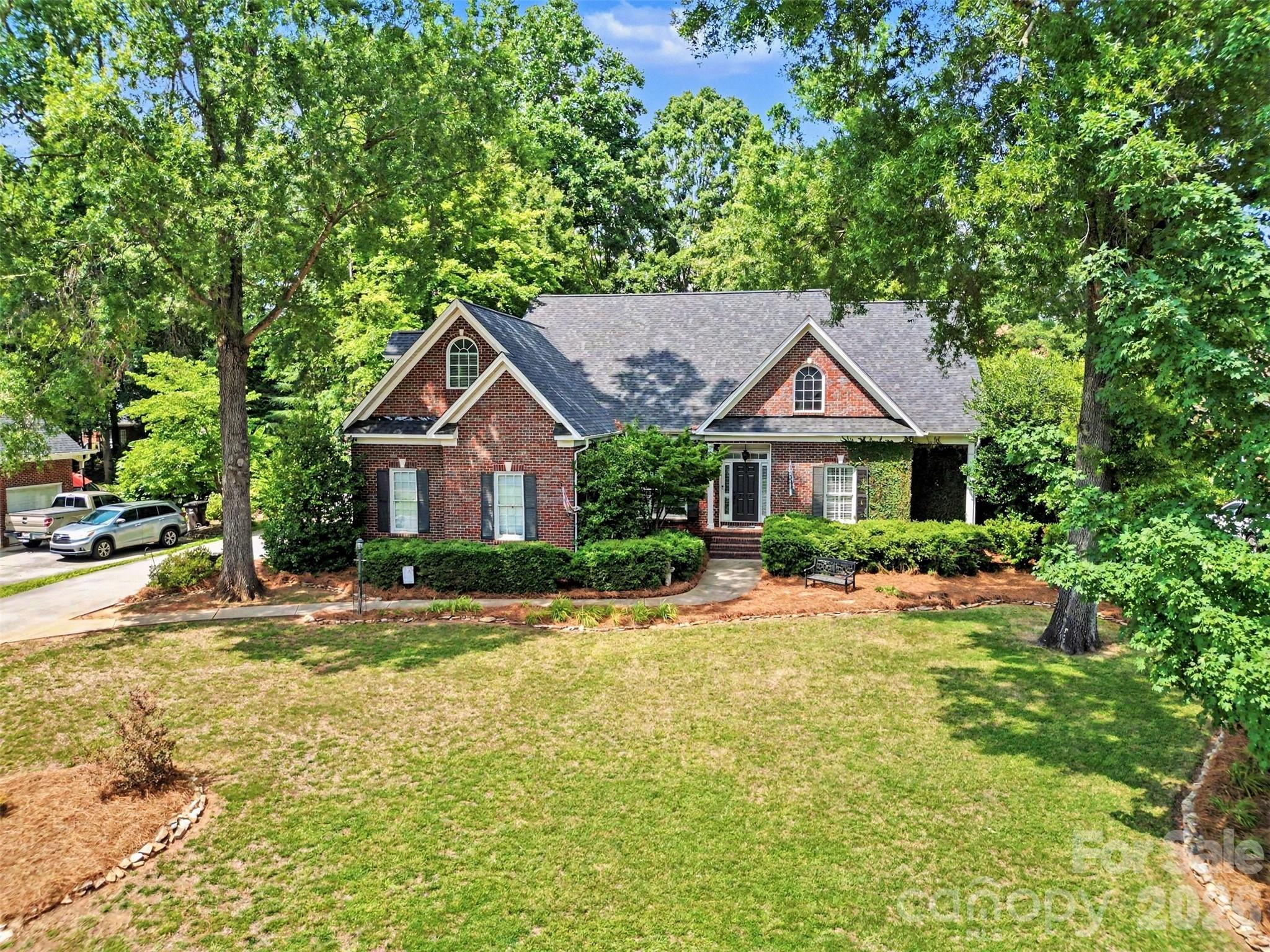 1484 Summit View Drive Property Photo 5
