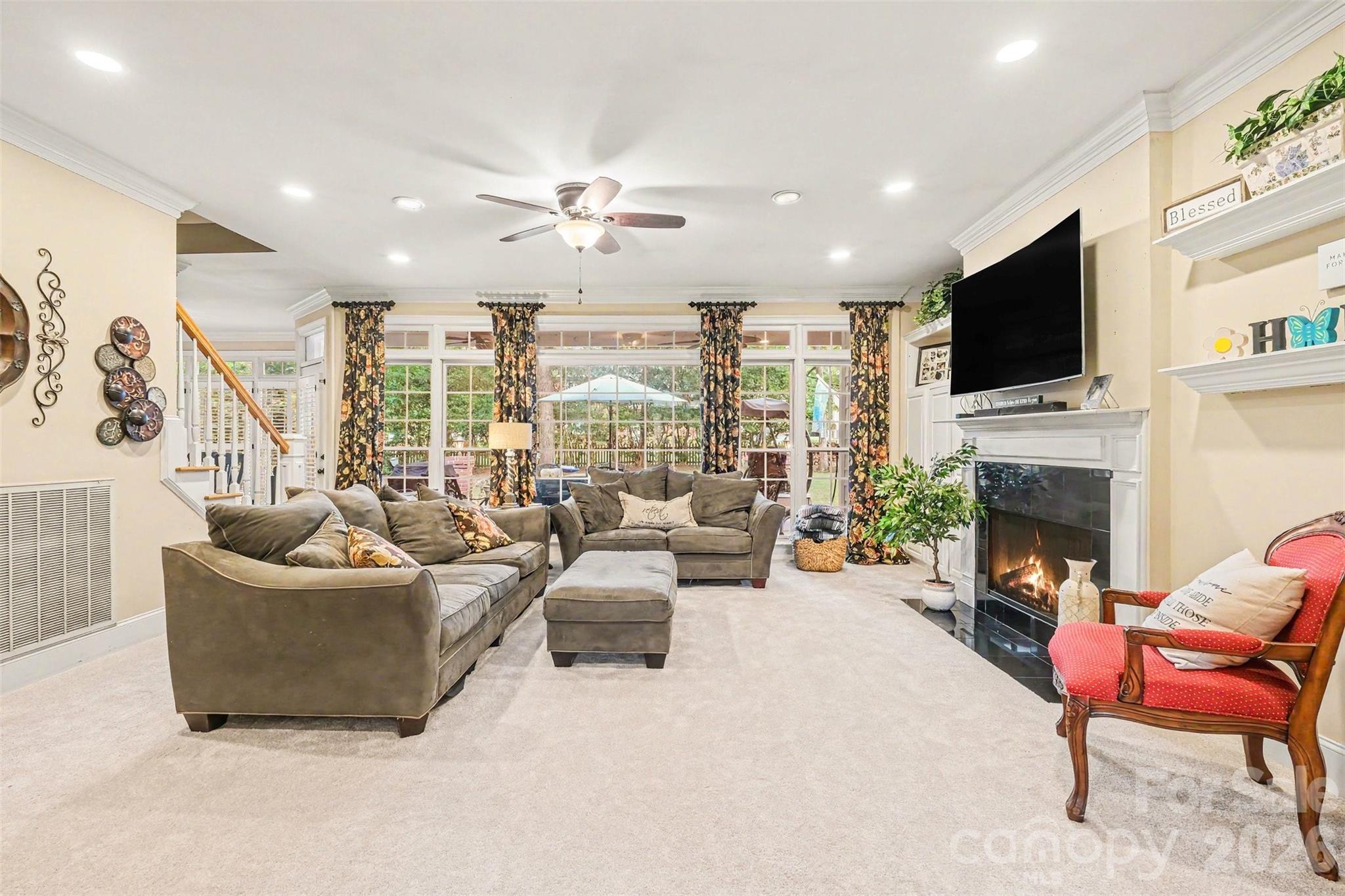 1484 Summit View Drive Property Photo 6