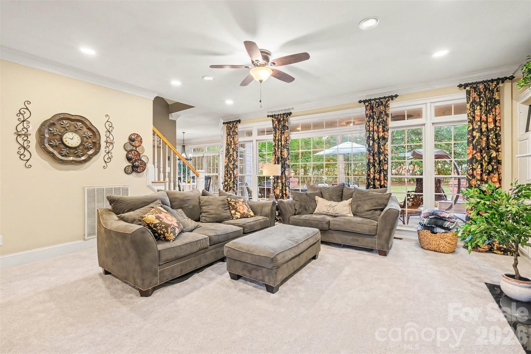 1484 Summit View Drive Property Photo 7
