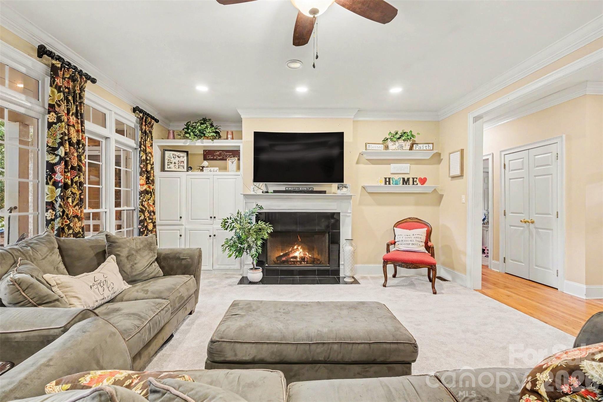 1484 Summit View Drive Property Photo 9