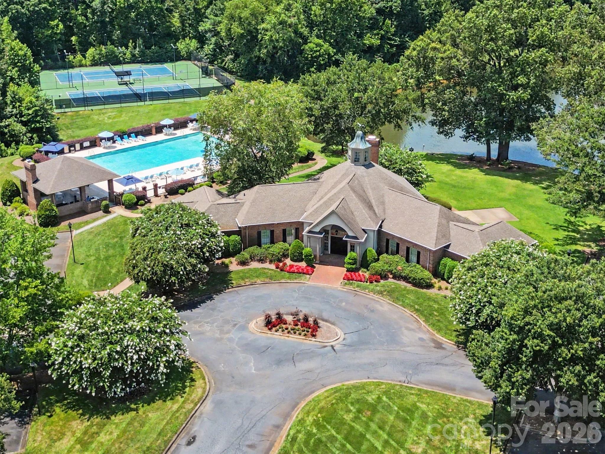 1484 Summit View Drive Property Photo 40