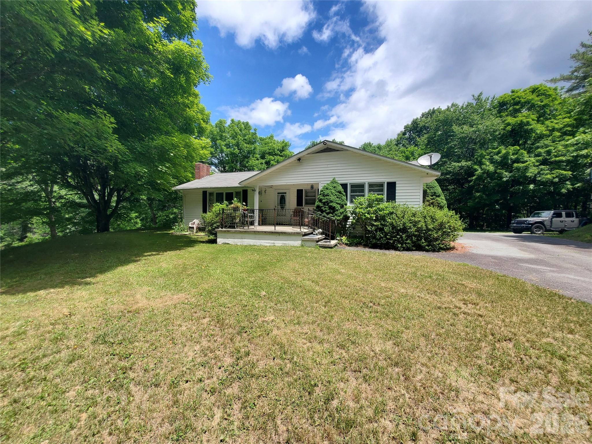 886 Hanging Rock Road Property Photo 1
