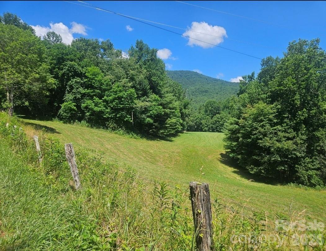 886 Hanging Rock Road Property Photo 3