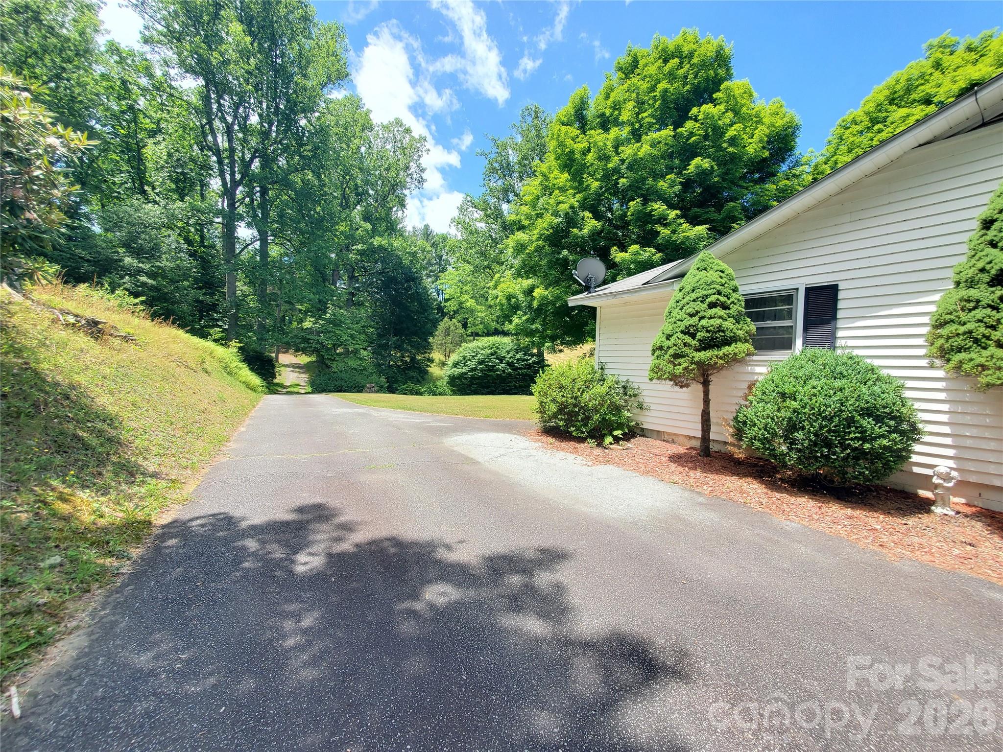 886 Hanging Rock Road Property Photo 8