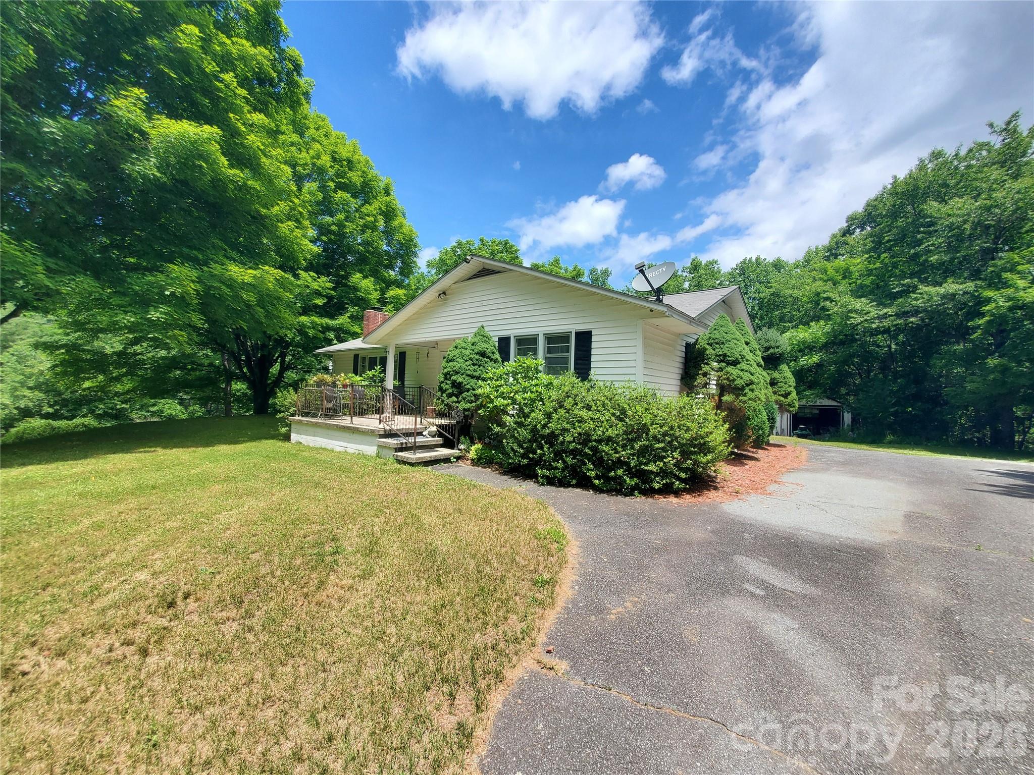 886 Hanging Rock Road Property Photo 9
