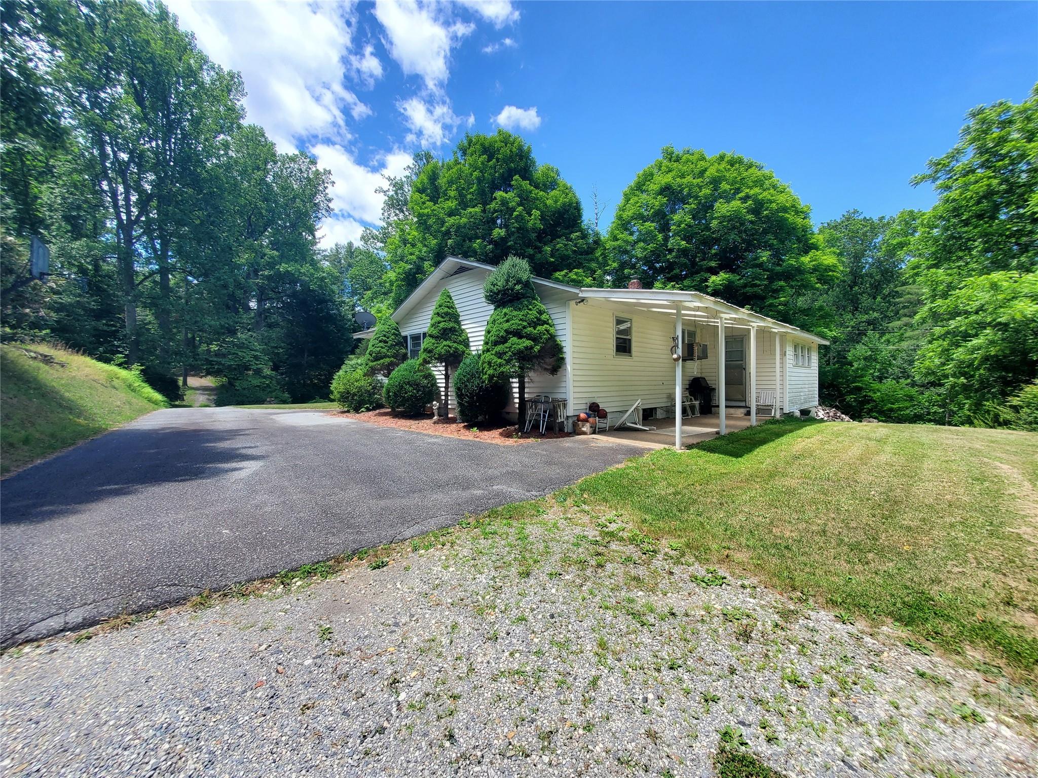 886 Hanging Rock Road Property Photo 10