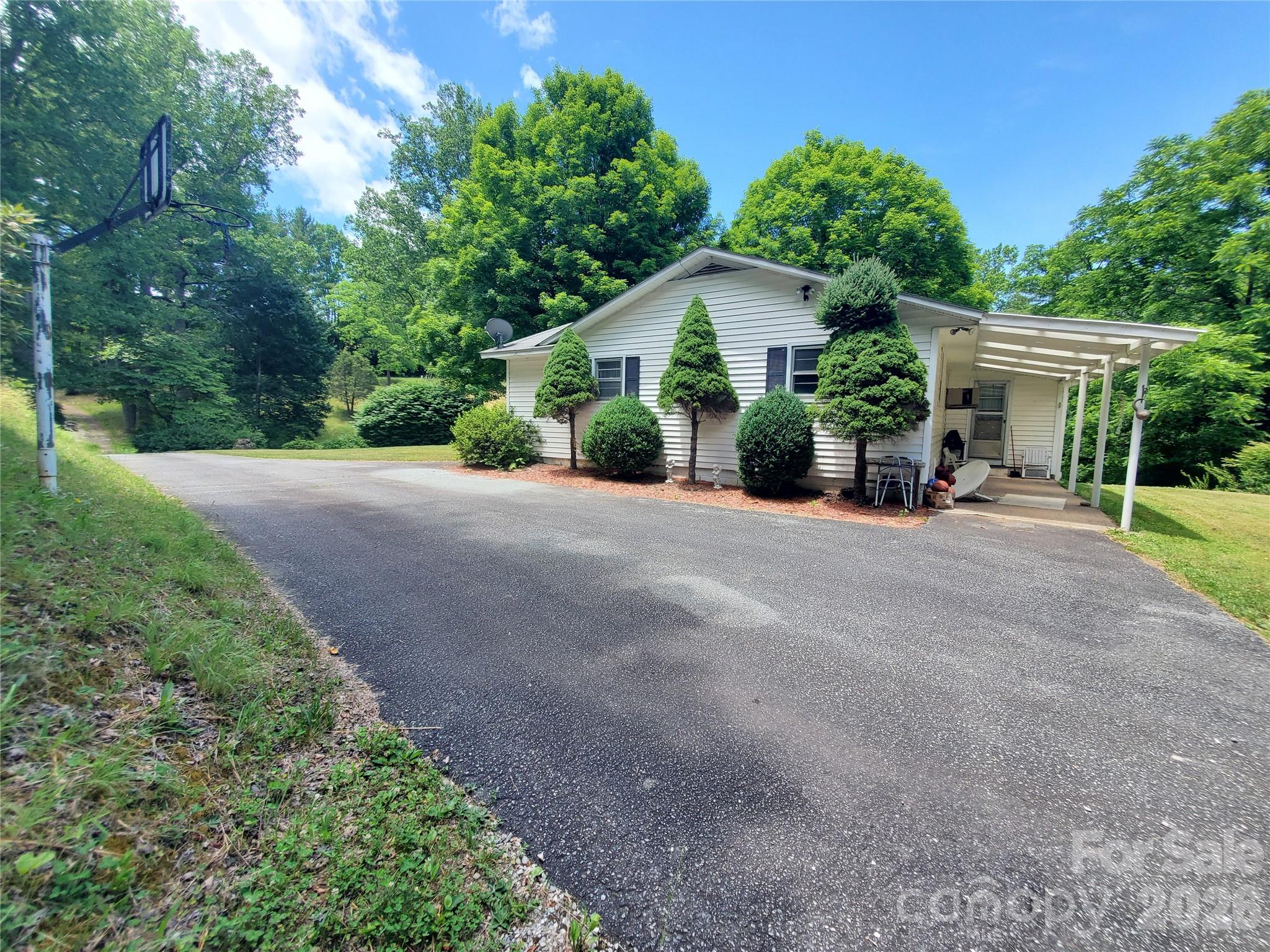 886 Hanging Rock Road Property Photo 12