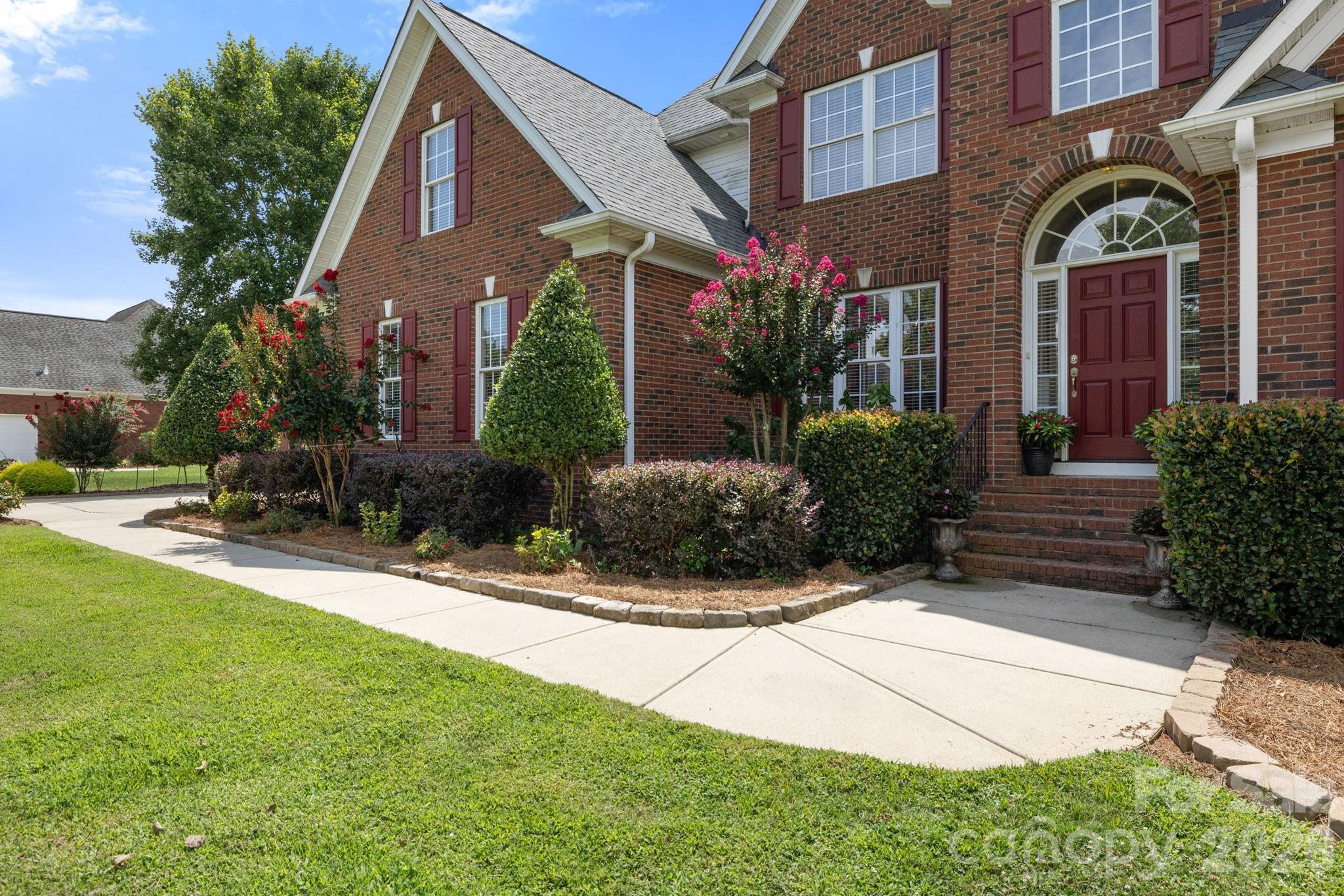 527 Hallman Drive Property Photo 2