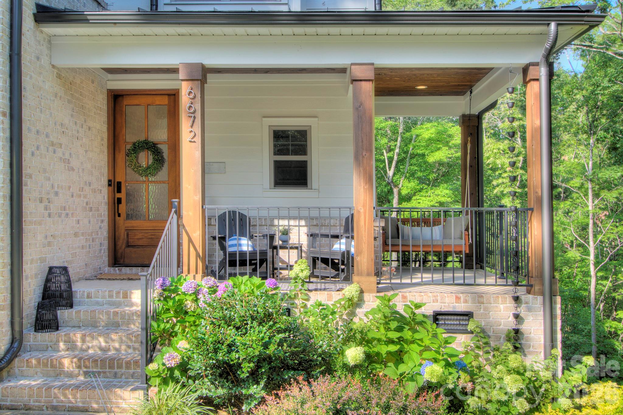 6672 Maple Spring Court Property Photo 2
