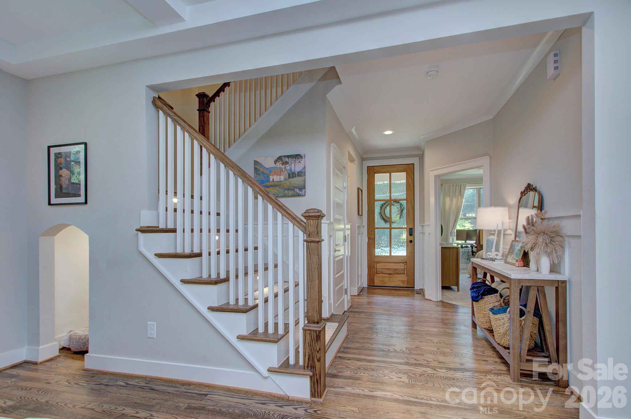 6672 Maple Spring Court Property Photo 4