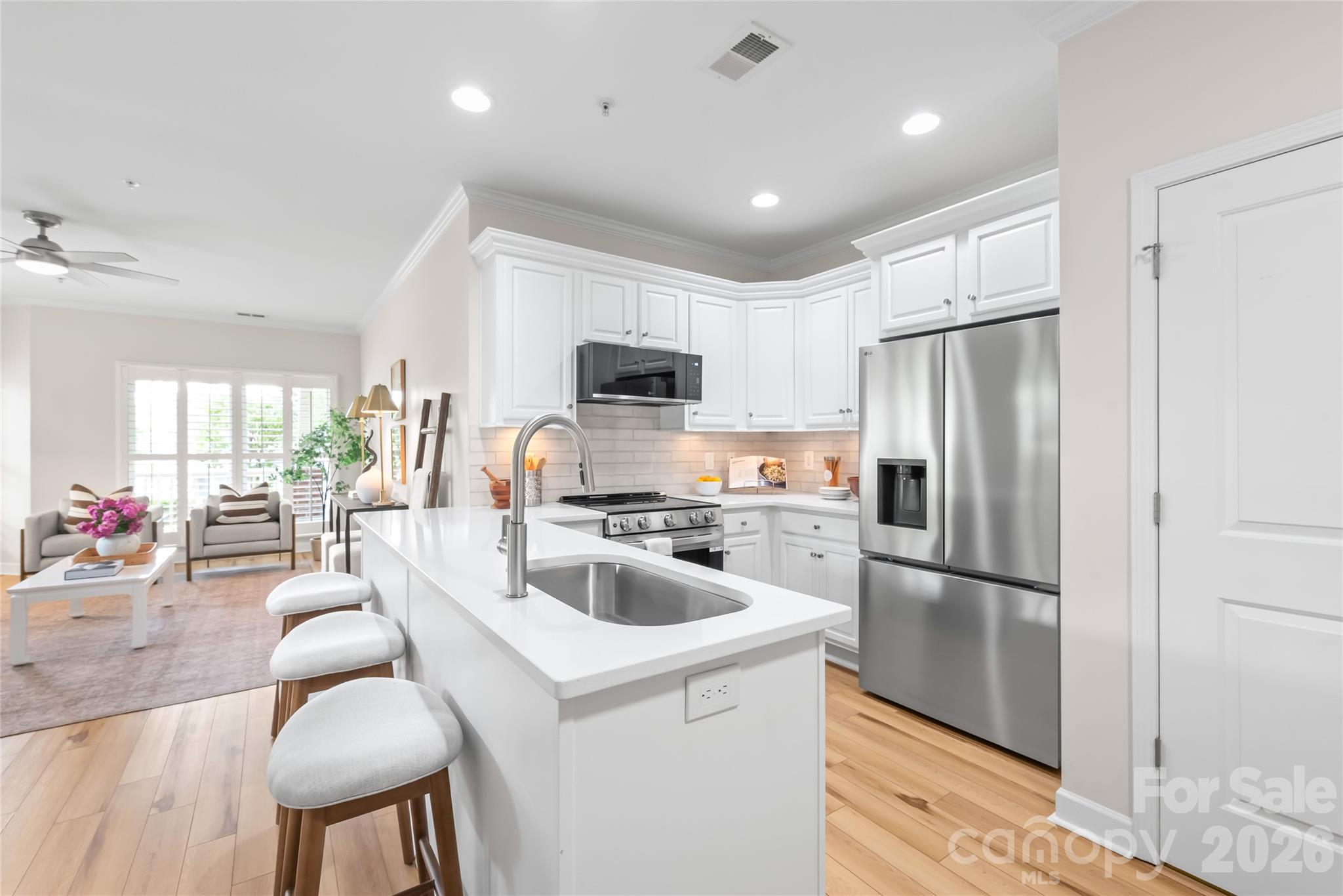 2000 Euclid Avenue D2 Property Photo 13
