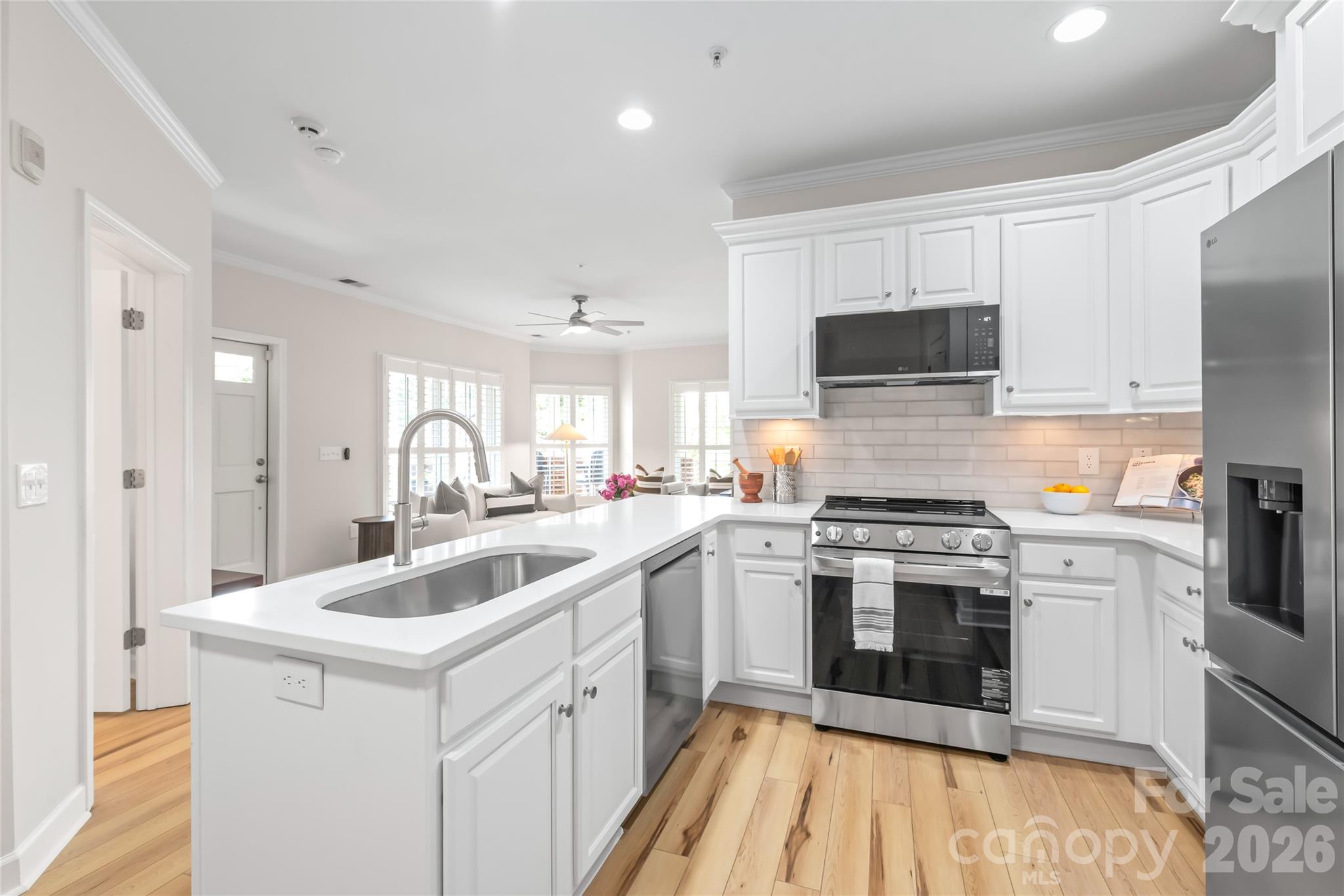 2000 Euclid Avenue D2 Property Photo 14