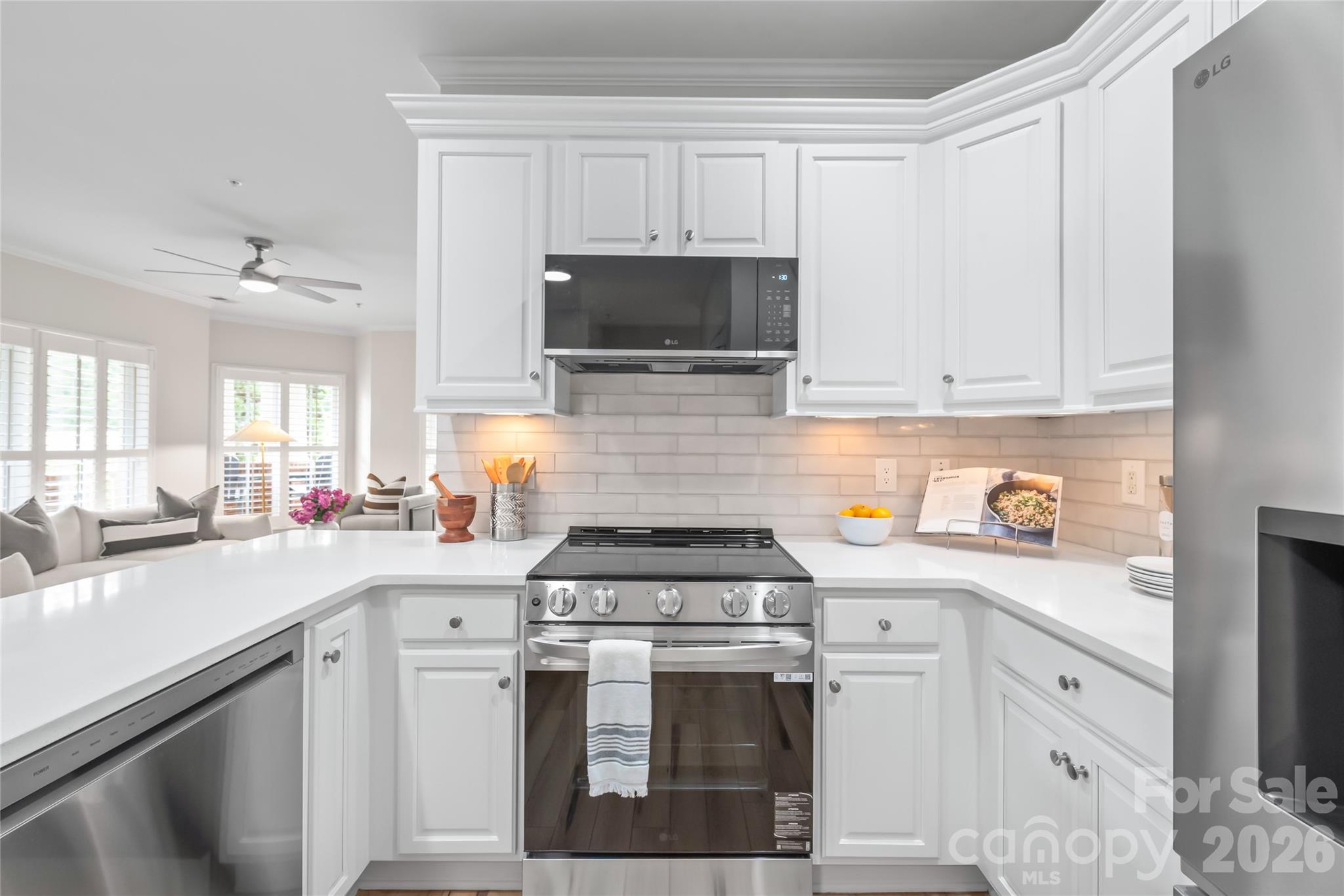 2000 Euclid Avenue D2 Property Photo 15