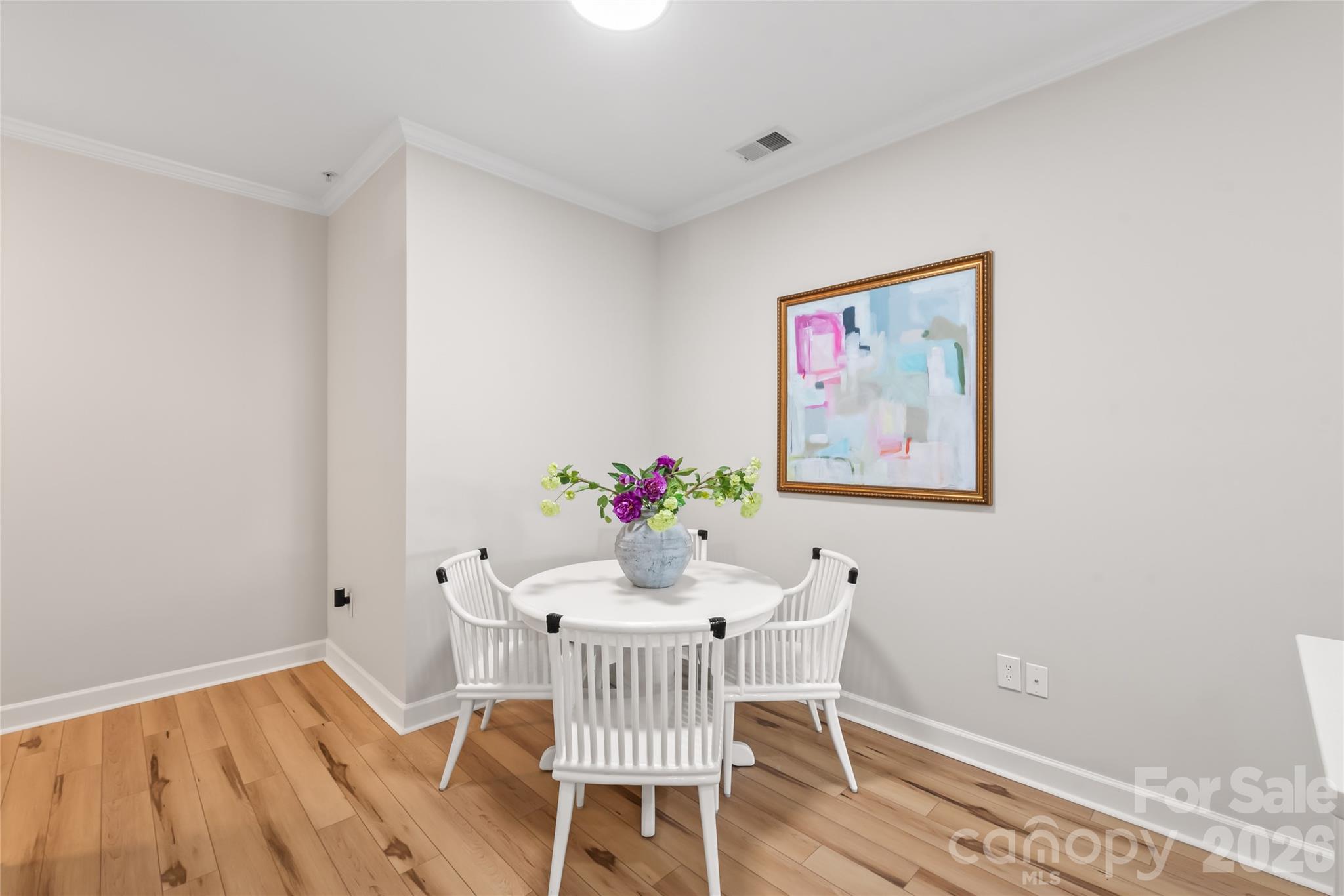 2000 Euclid Avenue D2 Property Photo 17