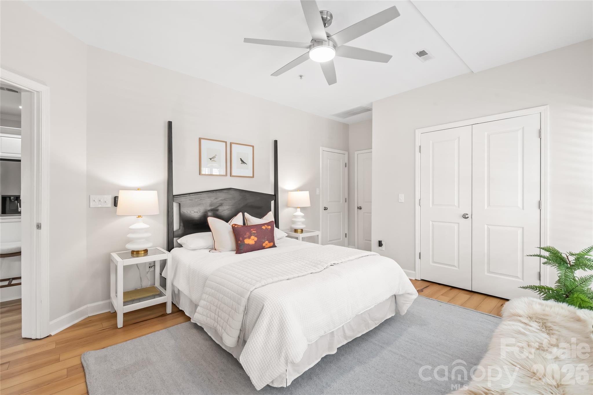 2000 Euclid Avenue D2 Property Photo 20
