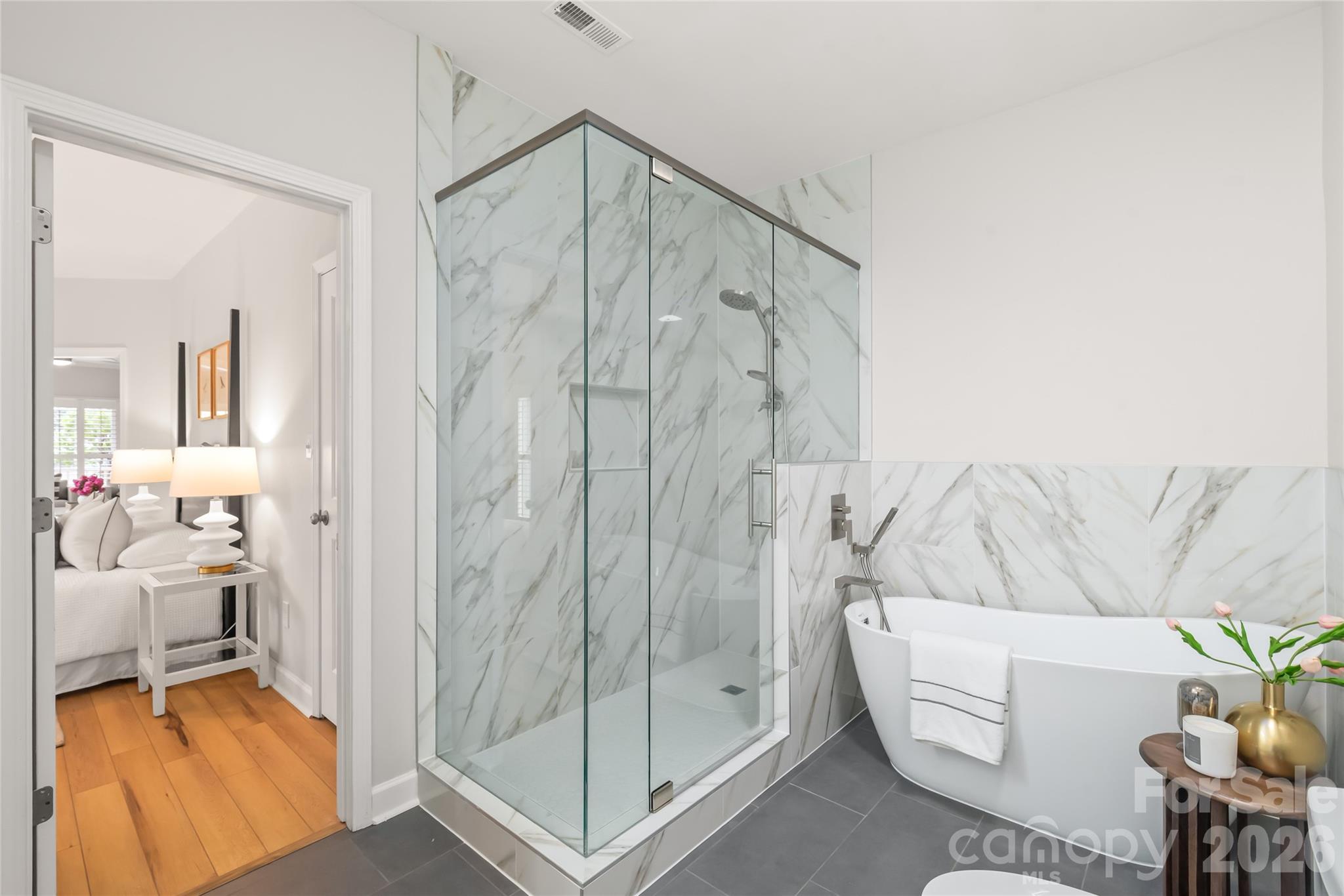 2000 Euclid Avenue D2 Property Photo 23