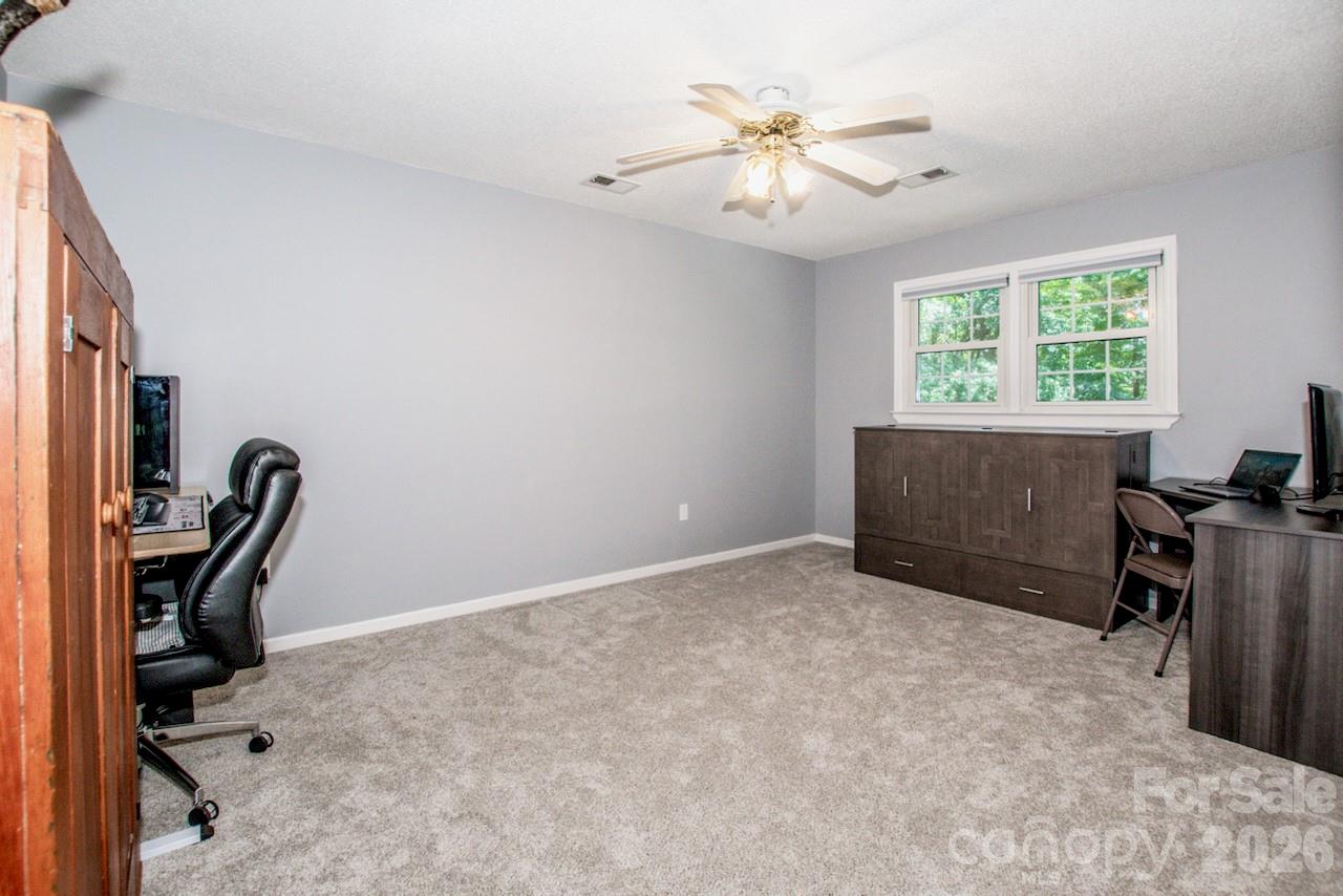 734 Willow Lane Property Photo 15